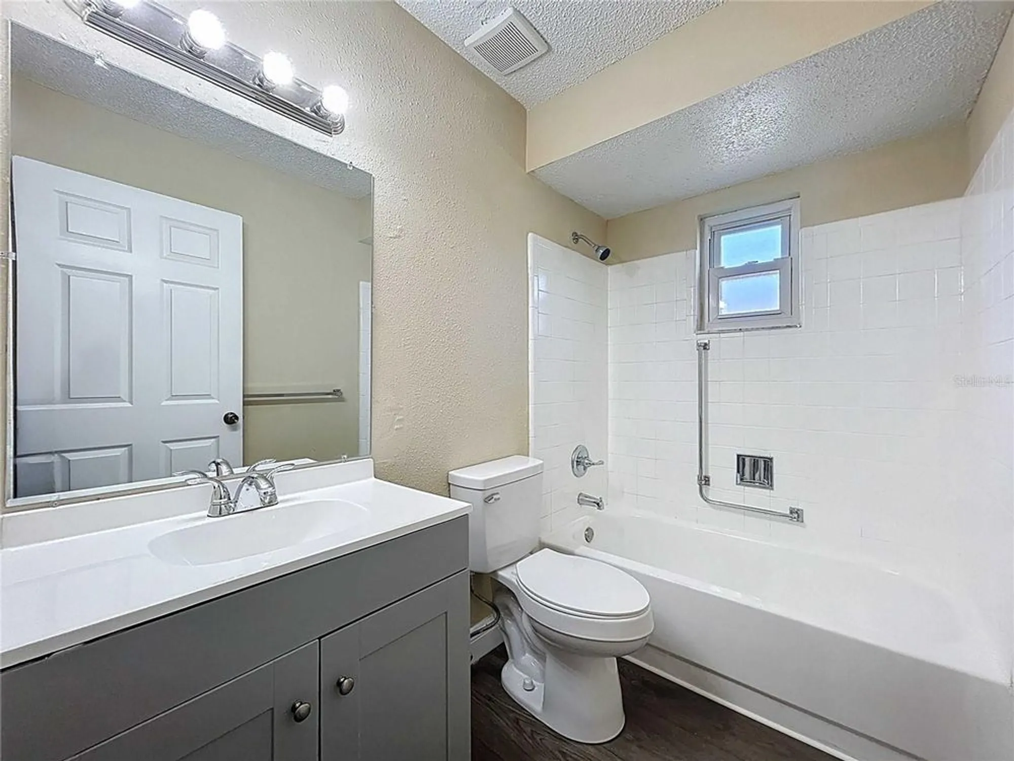 Property Slideshow image 11 of 26 | 8101 casuarina dr, Port Richey, FL, 34668