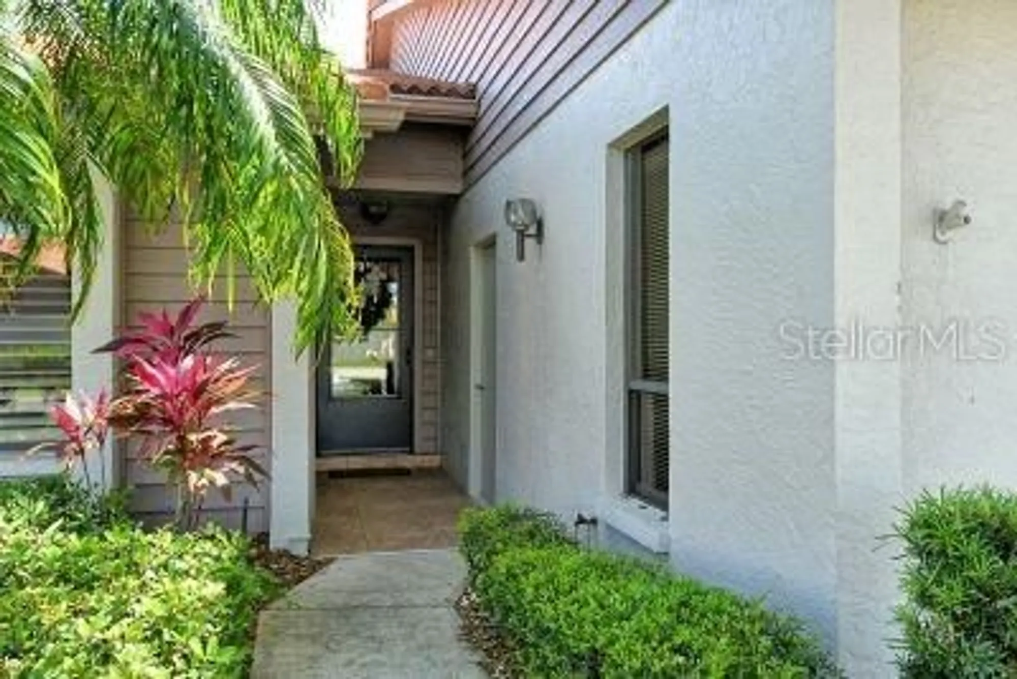 Property Slideshow image 3 of 28 | 3954 wilshire cir e # 165, Sarasota, FL, 34238