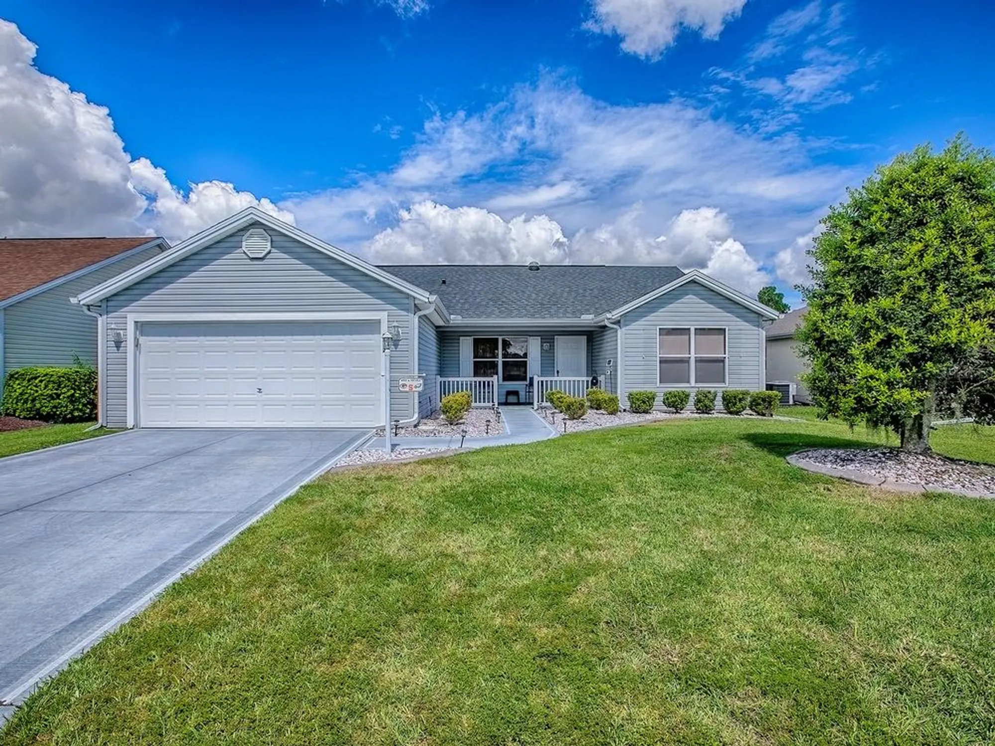 Property Slideshow image 33 of 42 | 2412 merida cir, The Villages, FL, 32162