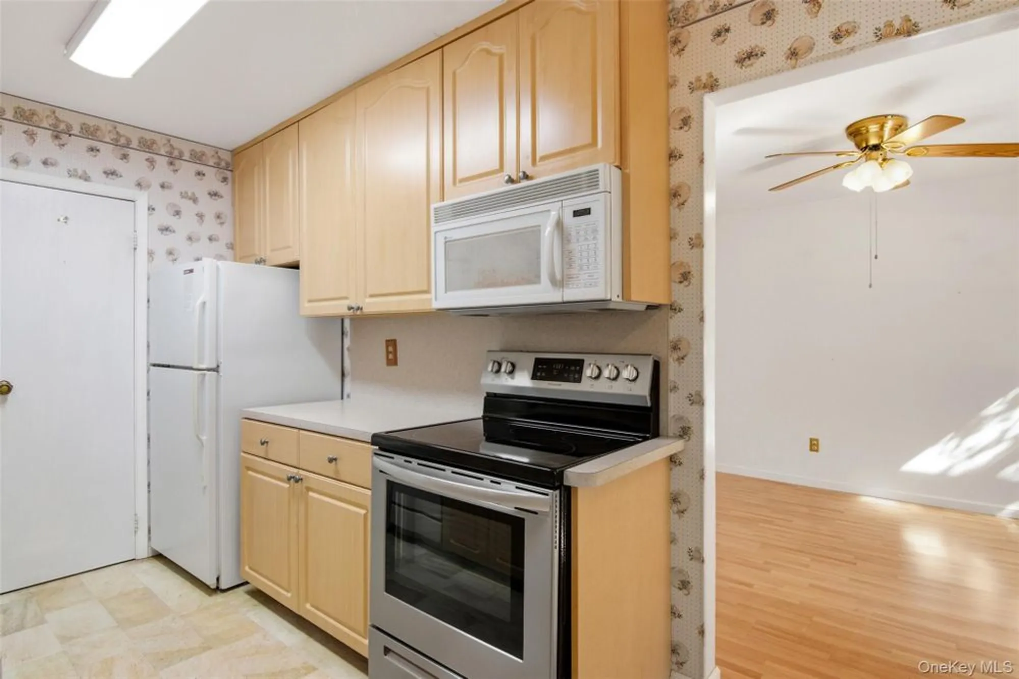 Property Slideshow image 15 of 24 | 607 cabot ct 607, Smithtown, NY, 11780
