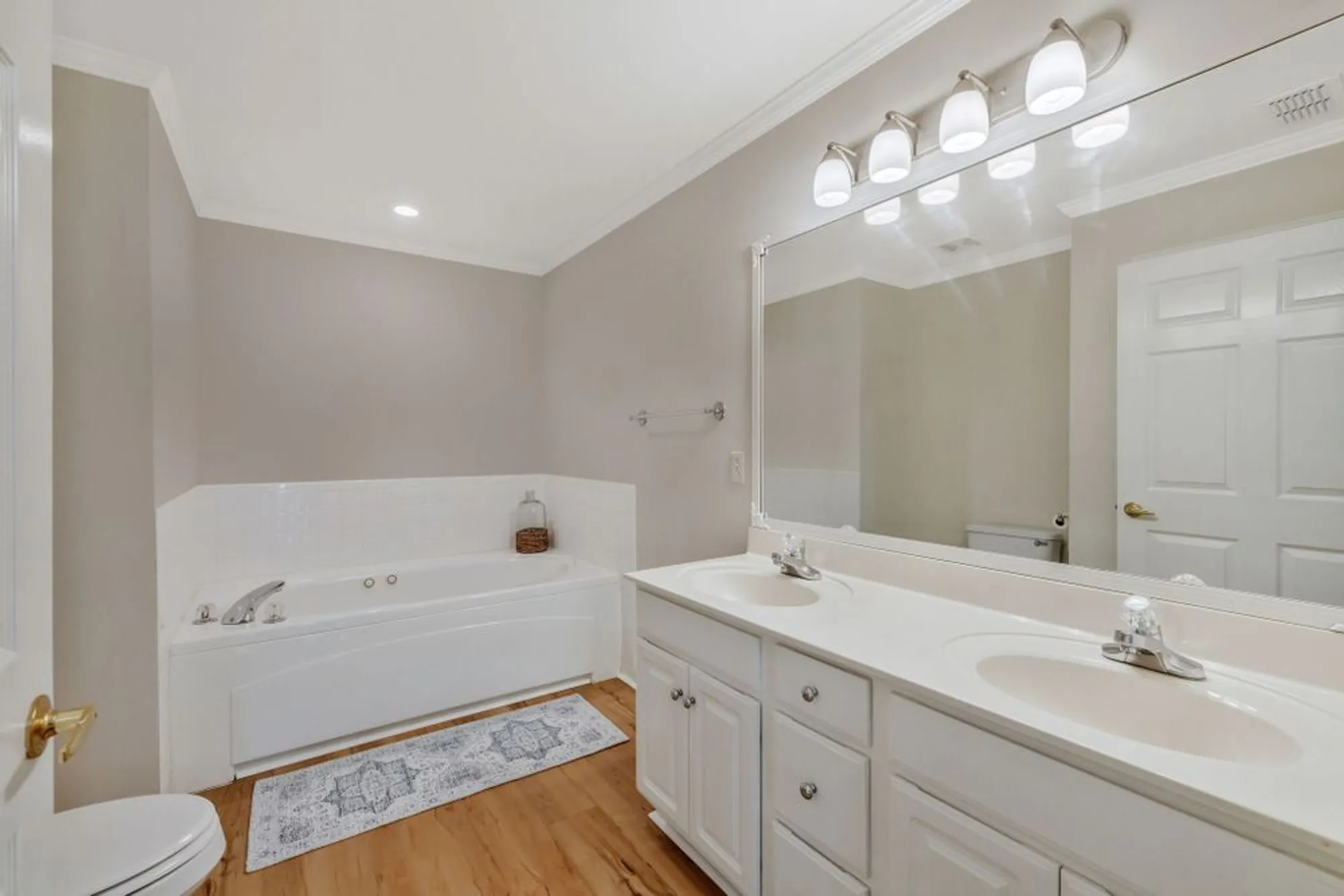 Property Slideshow image 16 of 28 | 702 forest glen cir, Murfreesboro, TN, 37128