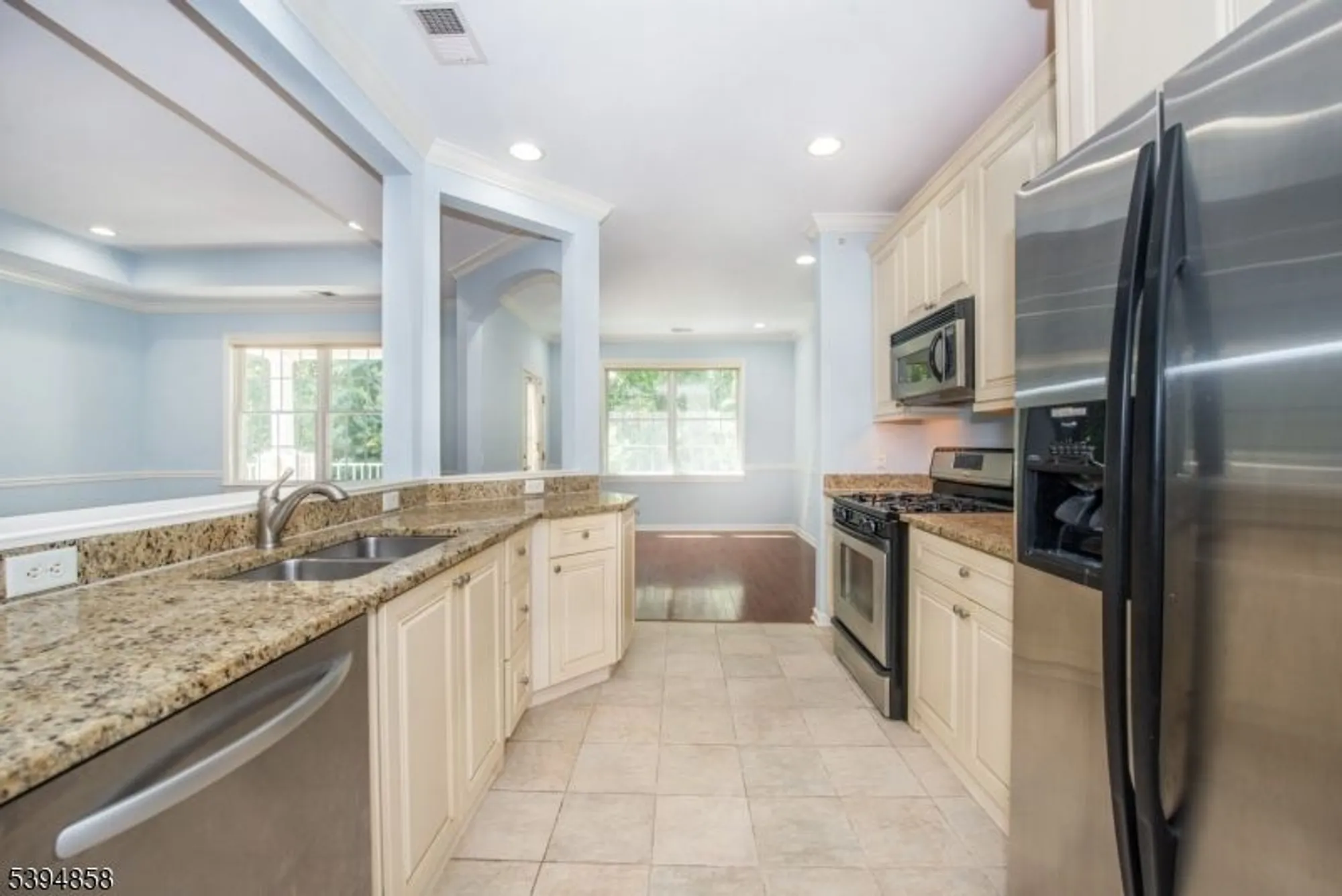 Property Slideshow image 4 of 20 | 29 ridgeview ln, Mount Arlington, NJ, 07856