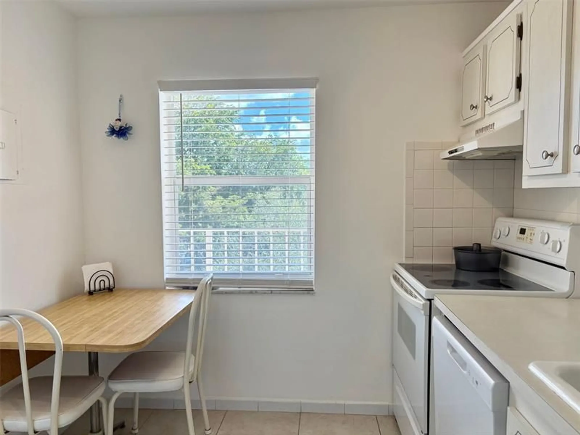 Property Slideshow image 3 of 70 | 1055 country club dr 404, Margate, FL, 33063