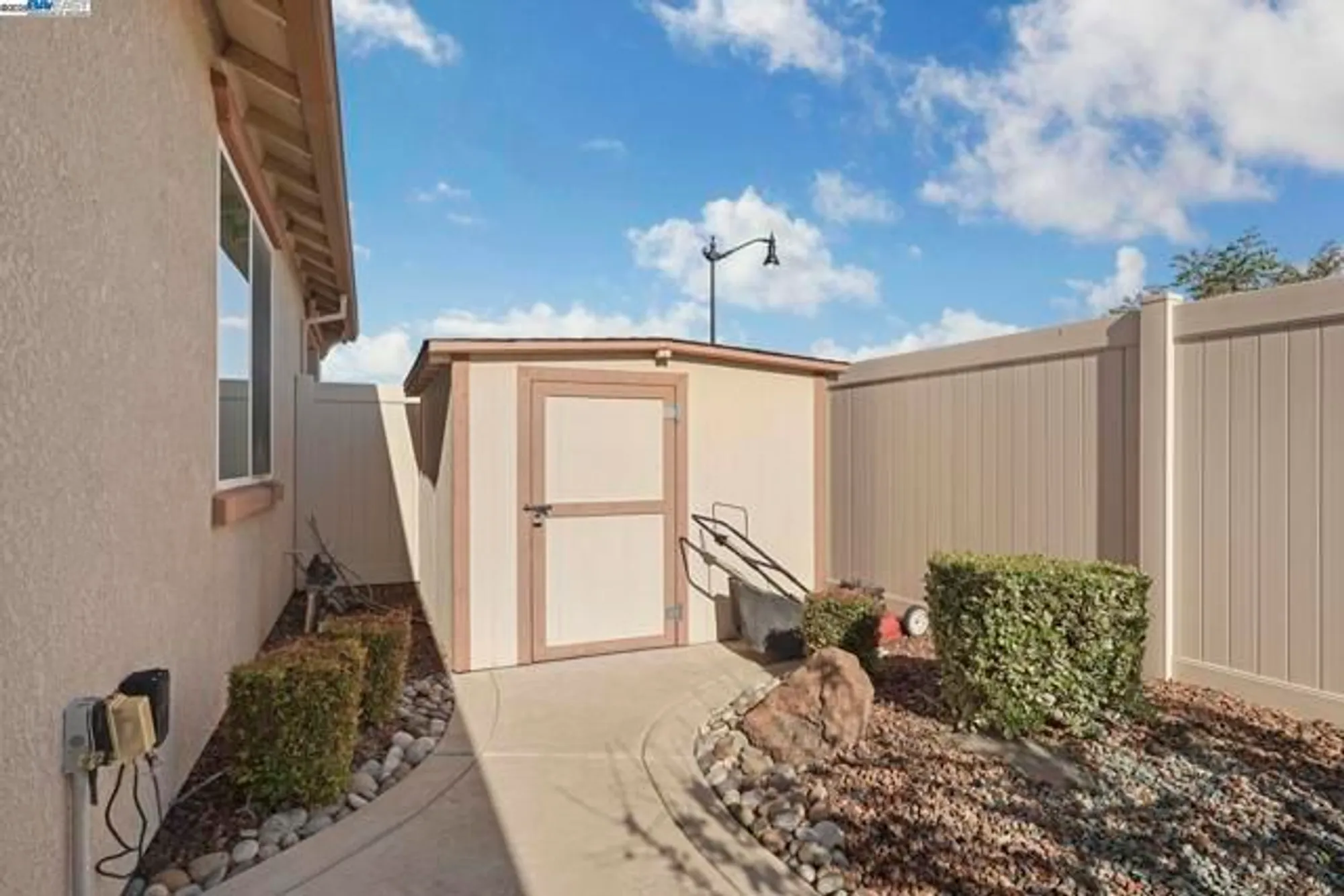 Property Slideshow image 43 of 54 | 2961 clear point way, Manteca, CA, 95336