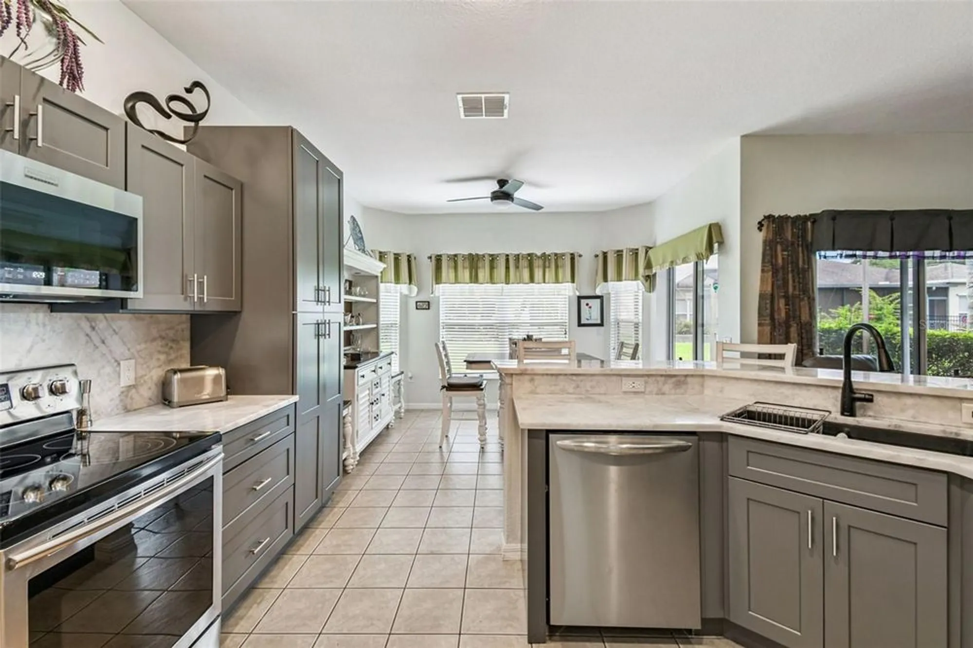 Property Slideshow image 10 of 27 | 161 cape florida dr, Kissimmee, FL, 34759