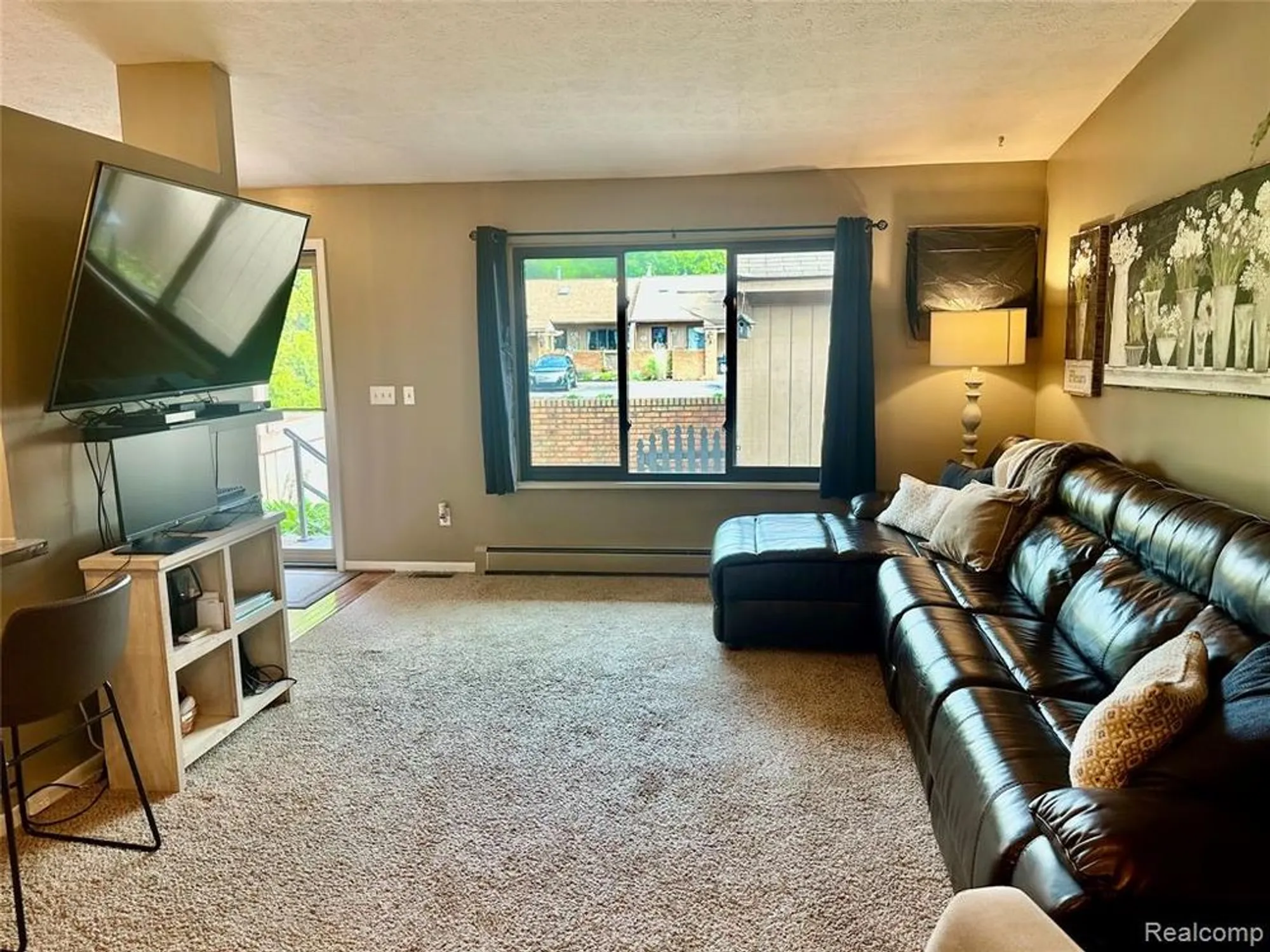 Property Slideshow image 8 of 20 | 25411 concord ln # 4, South Lyon, MI, 48178