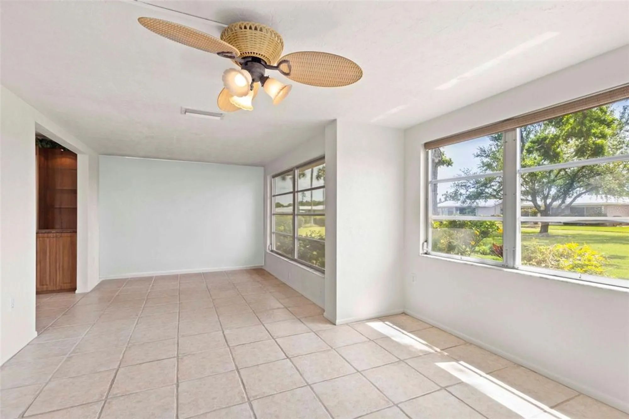 Property Slideshow image 18 of 35 | 3328 dartmouth ln 1012, Sarasota, FL, 34239