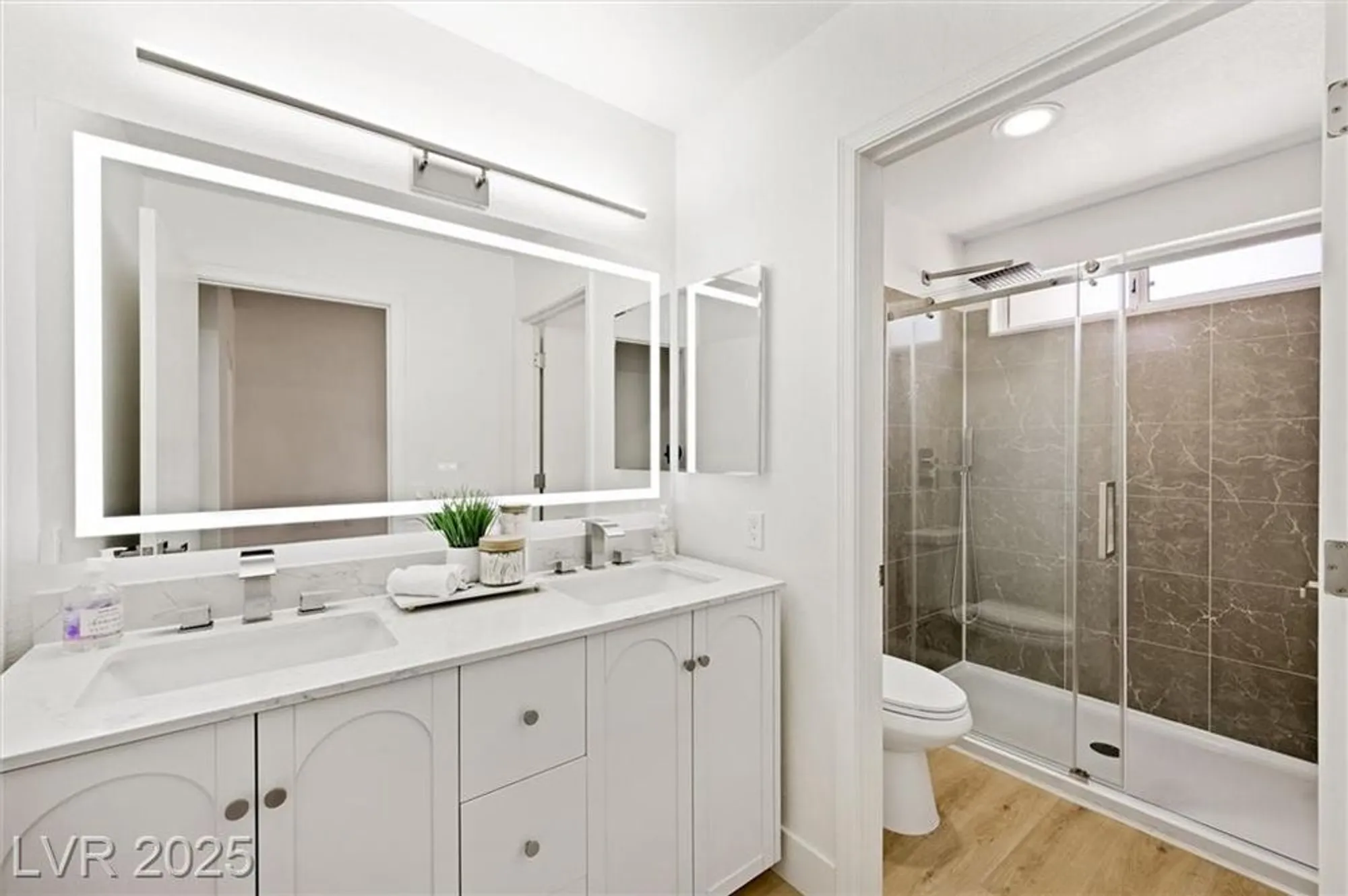 Property Slideshow image 26 of 40 | 2517 desert sands dr, Las Vegas, NV, 89134