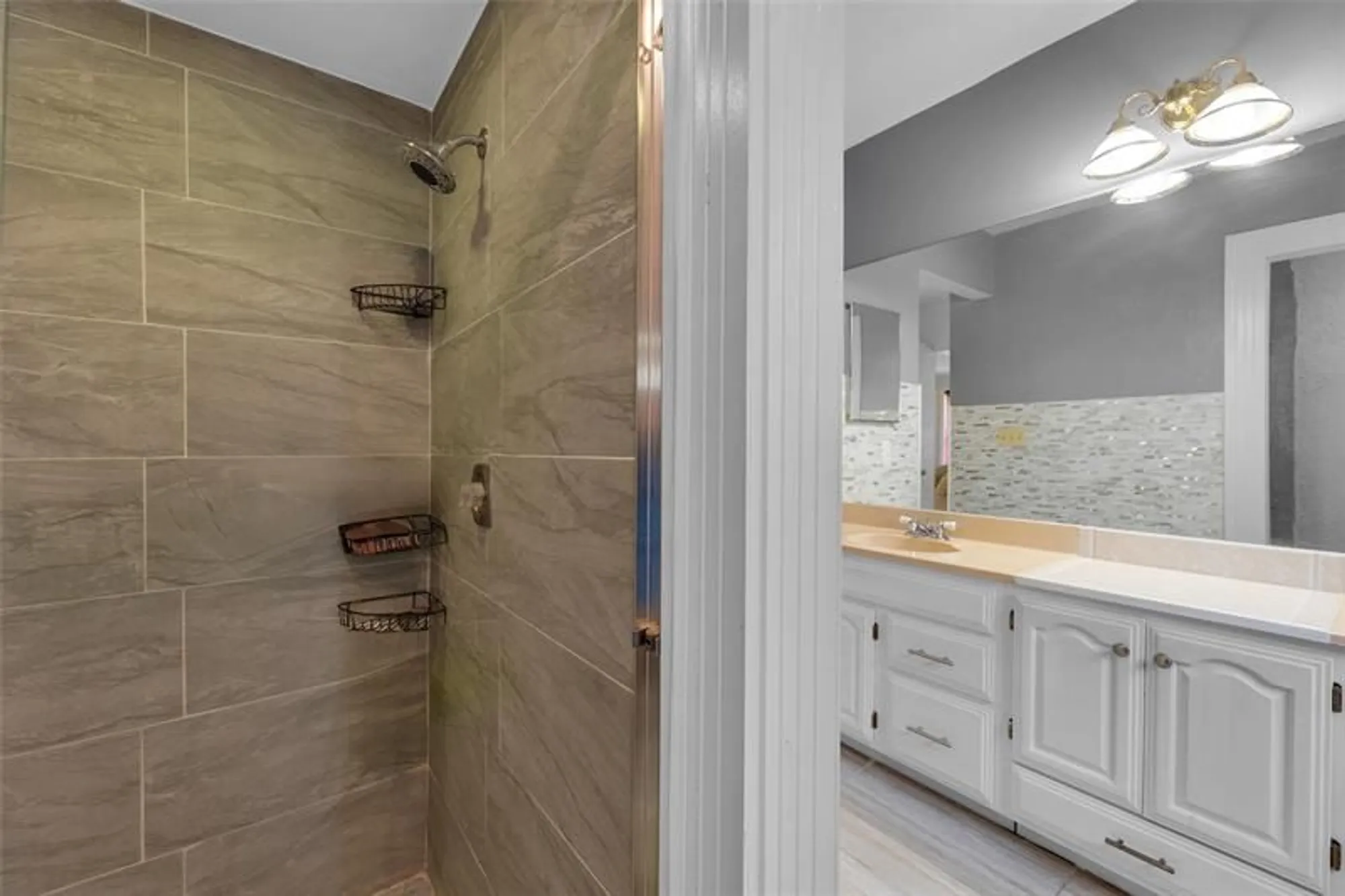 Property Slideshow image 14 of 50 | 9802 nw 75th ct, Tamarac, FL, 33321