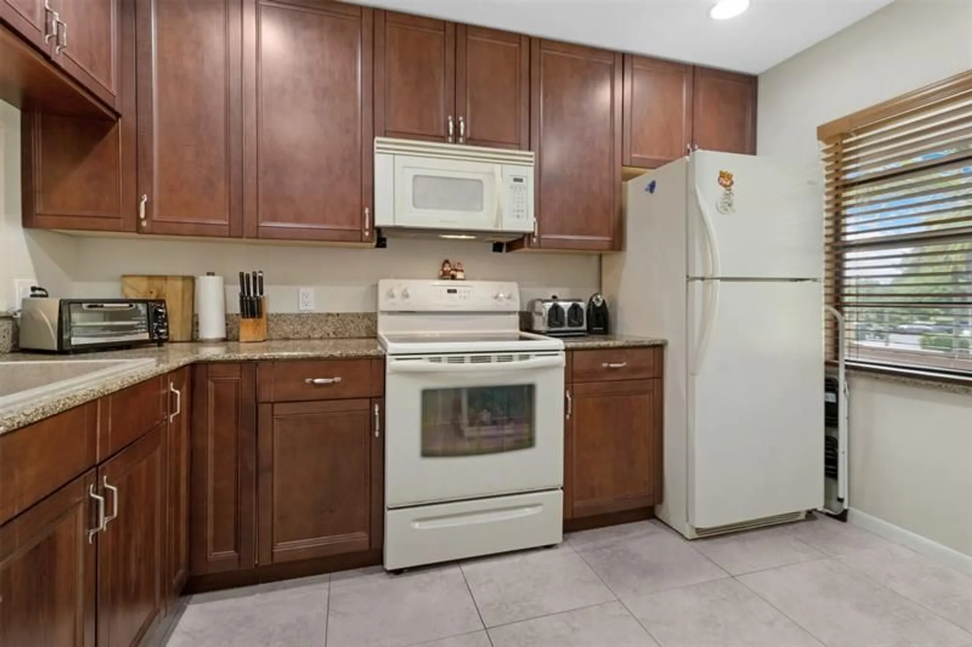 Property Slideshow image 5 of 32 | 21662 arriba real apt 44h, Boca Raton, FL, 33433