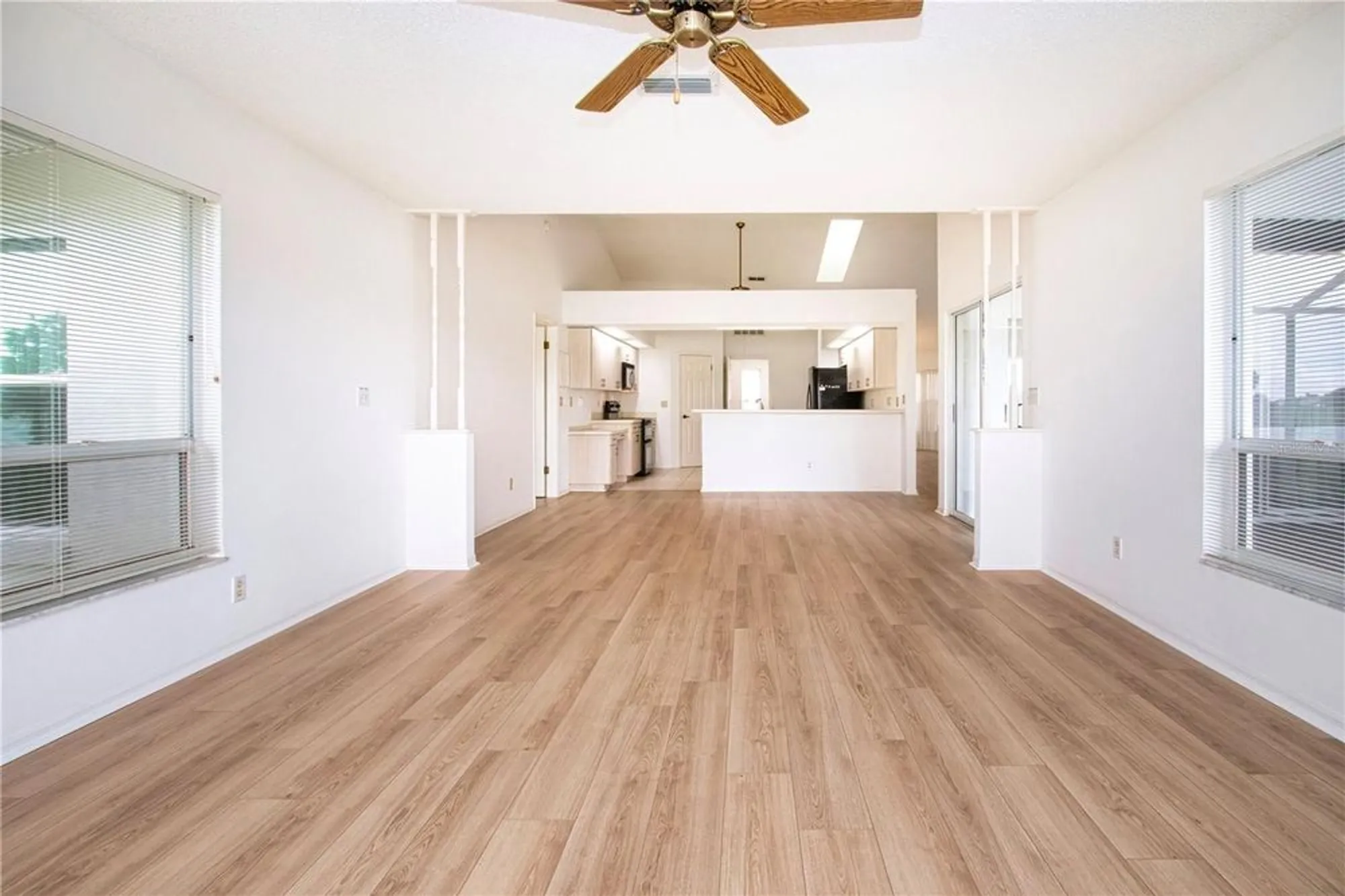 Property Slideshow image 19 of 60 | 2016 new bedford dr, Sun City Center, FL, 33573