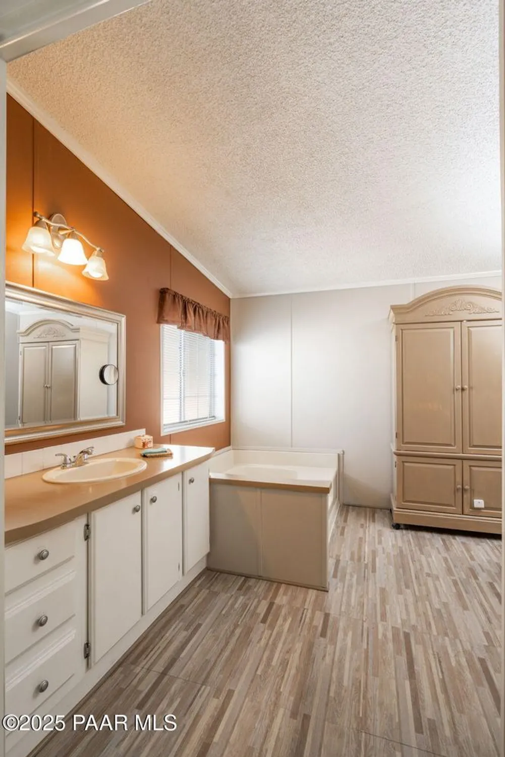 Property Slideshow image 24 of 35 | 2493 hilltop rd, Prescott, AZ, 86301