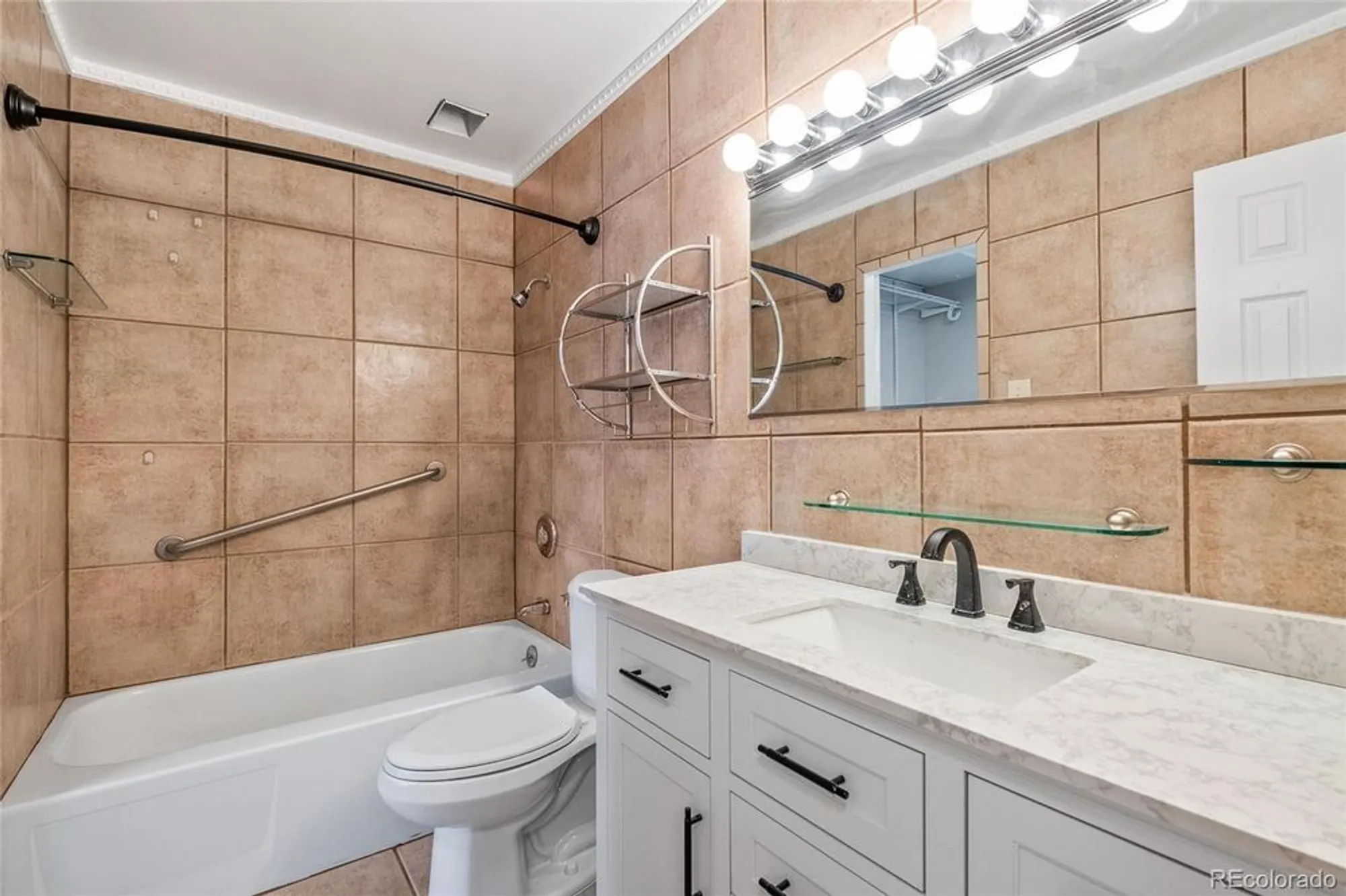 Property Slideshow image 9 of 19 | 765 s alton way 6b, Denver, CO, 80247