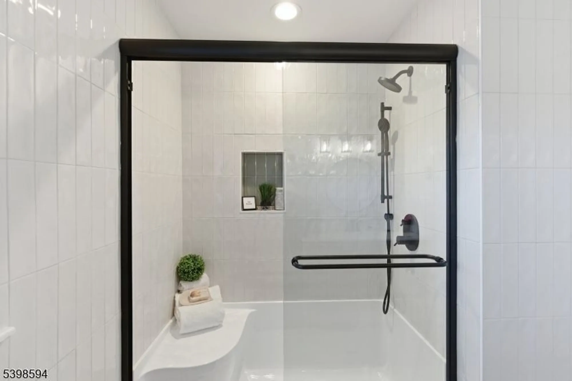 Property Slideshow image 13 of 25 | 1015 aberdeen dr a, Lakewood Twp., NJ, 08701