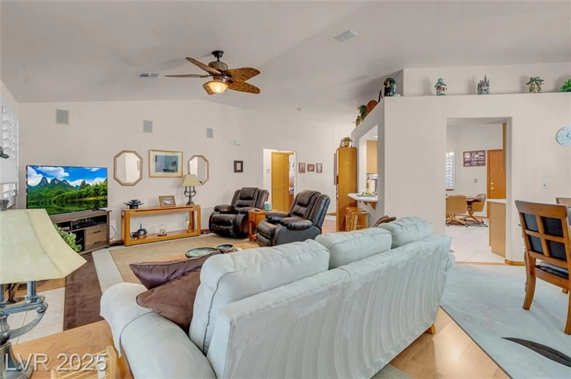 Property Slideshow image 9 of 46 | 5204 rim view ln, Las Vegas, NV, 89130