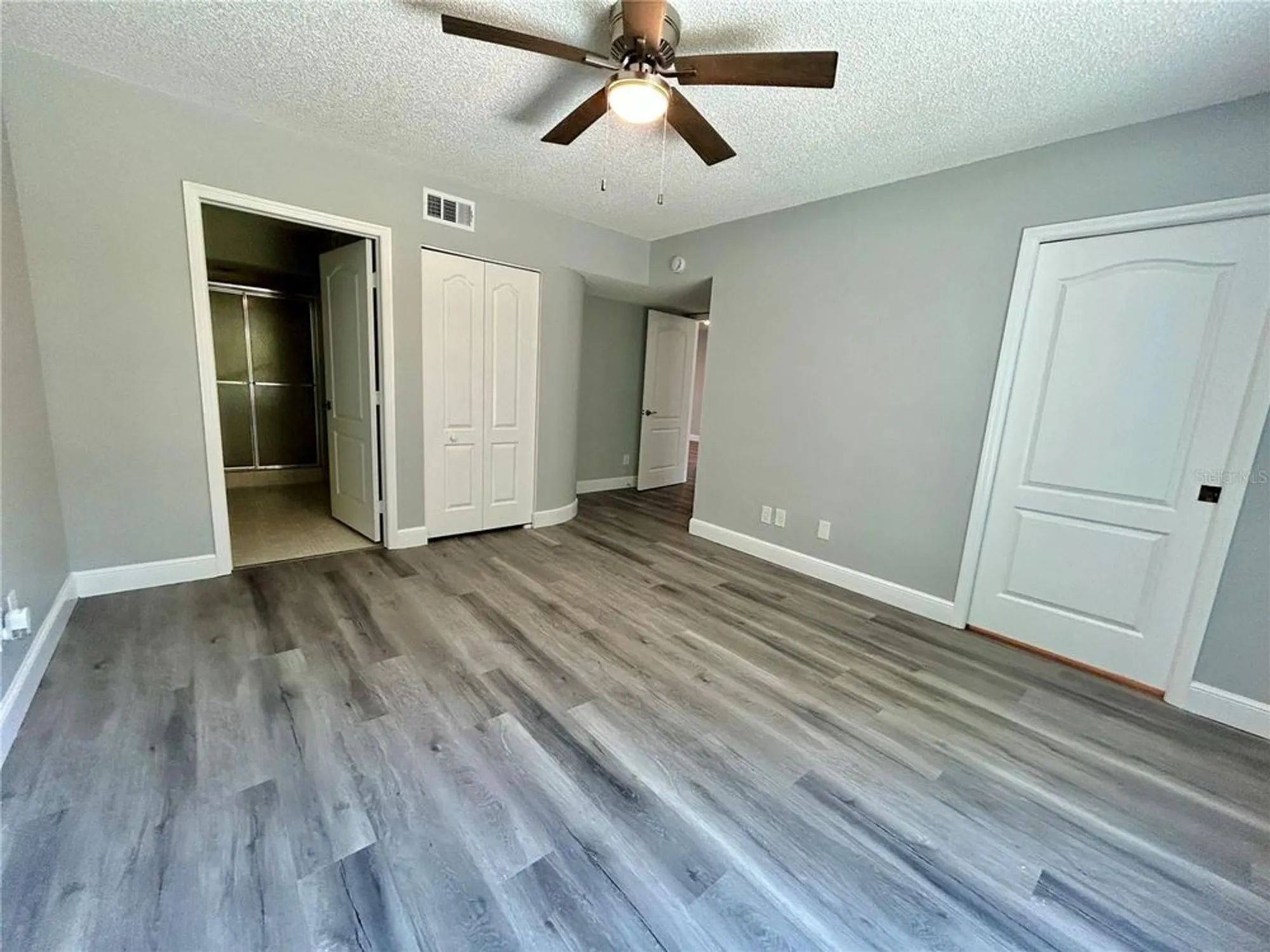 Property Slideshow image 19 of 57 | 2294 belgian ln 14, Clearwater, FL, 33763