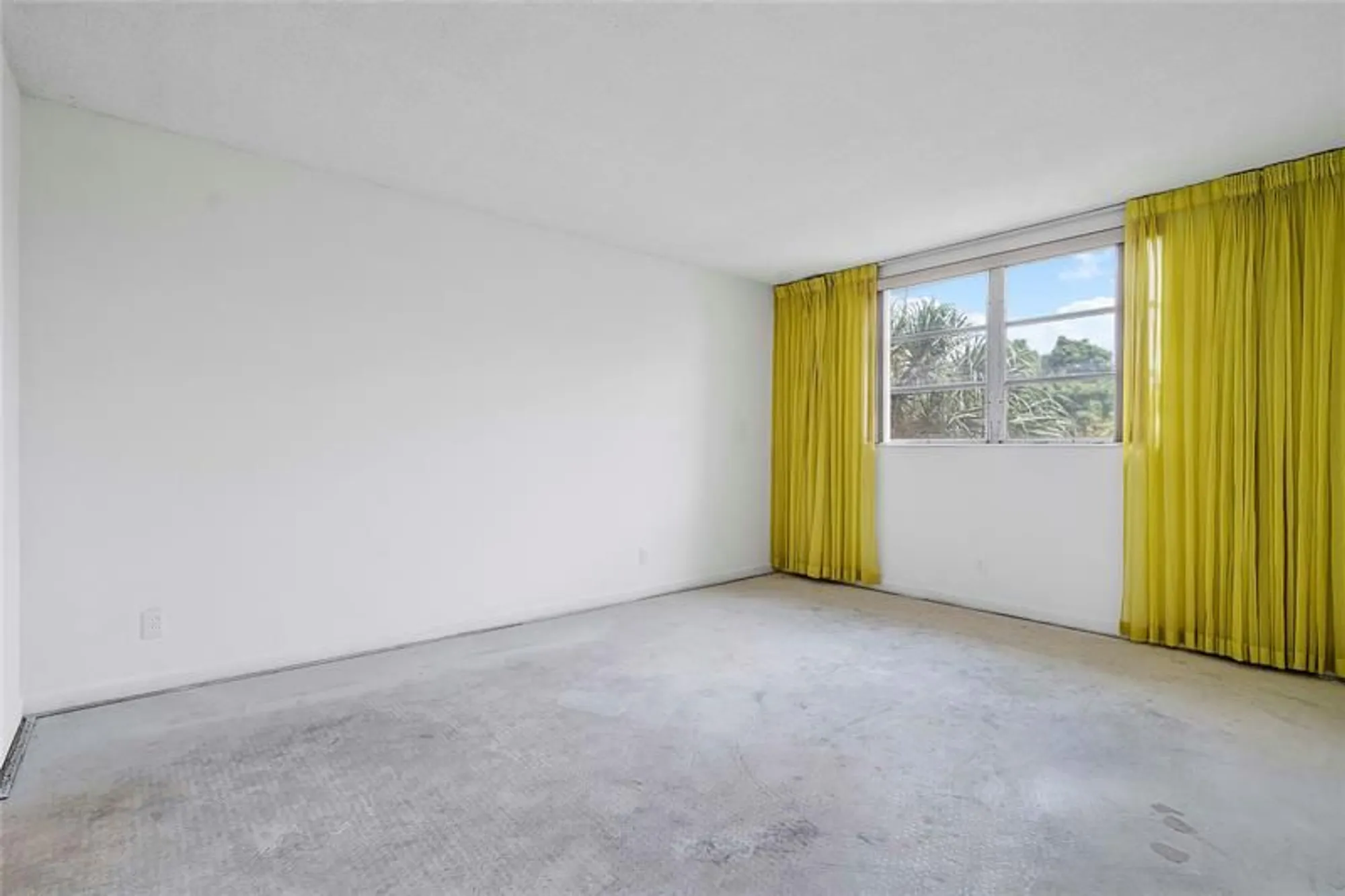 Property Slideshow image 8 of 21 | , Lauderdale Lakes, FL, 33313