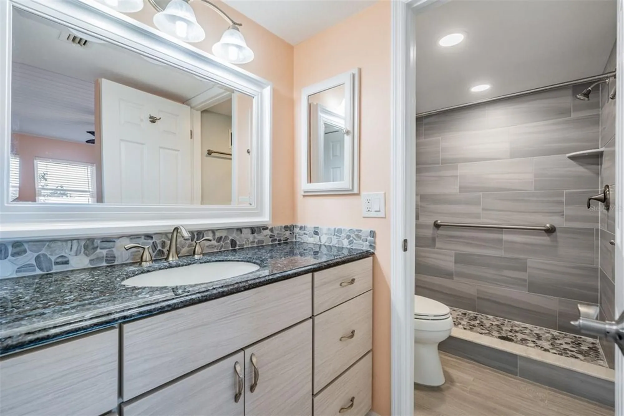 Property Slideshow image 13 of 60 | 9 haig pl 104, Dunedin, FL, 34698