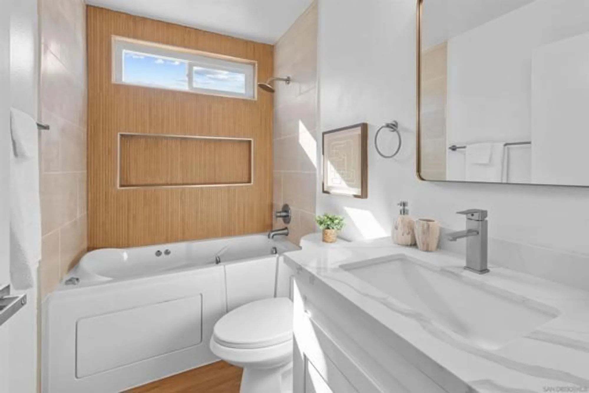 Property Slideshow image 6 of 18 | 3910 san lorenzo ct, Oceanside, CA, 92057