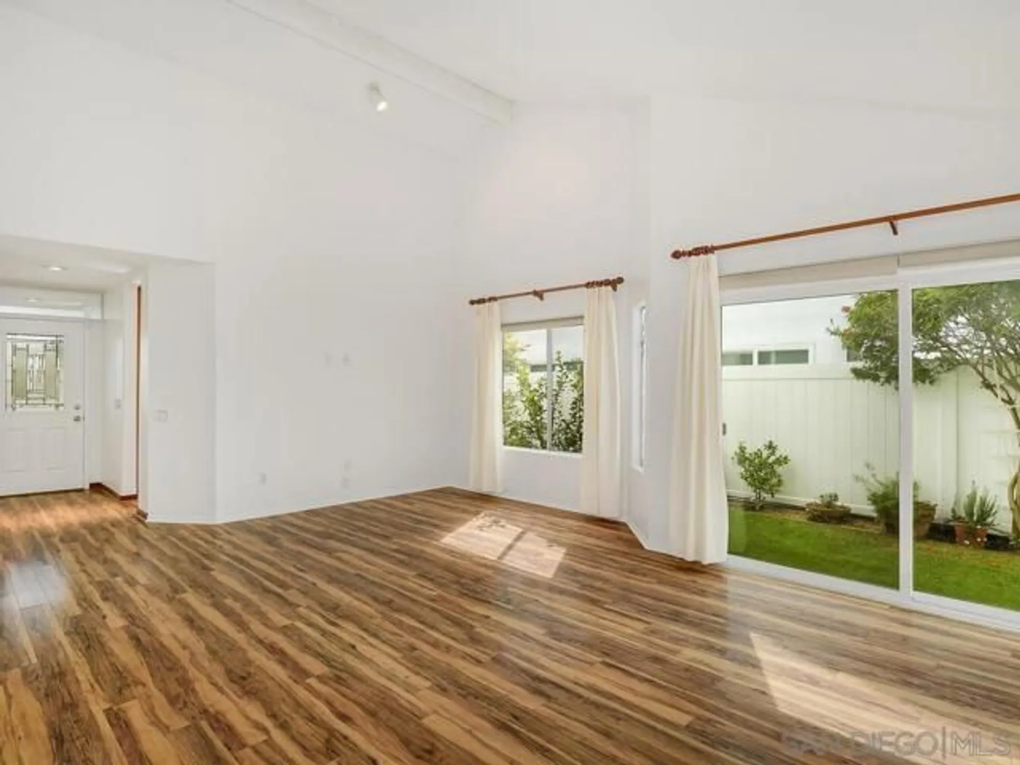 Property Slideshow image 11 of 32 | 4671 barcelona way, Oceanside, CA, 92056