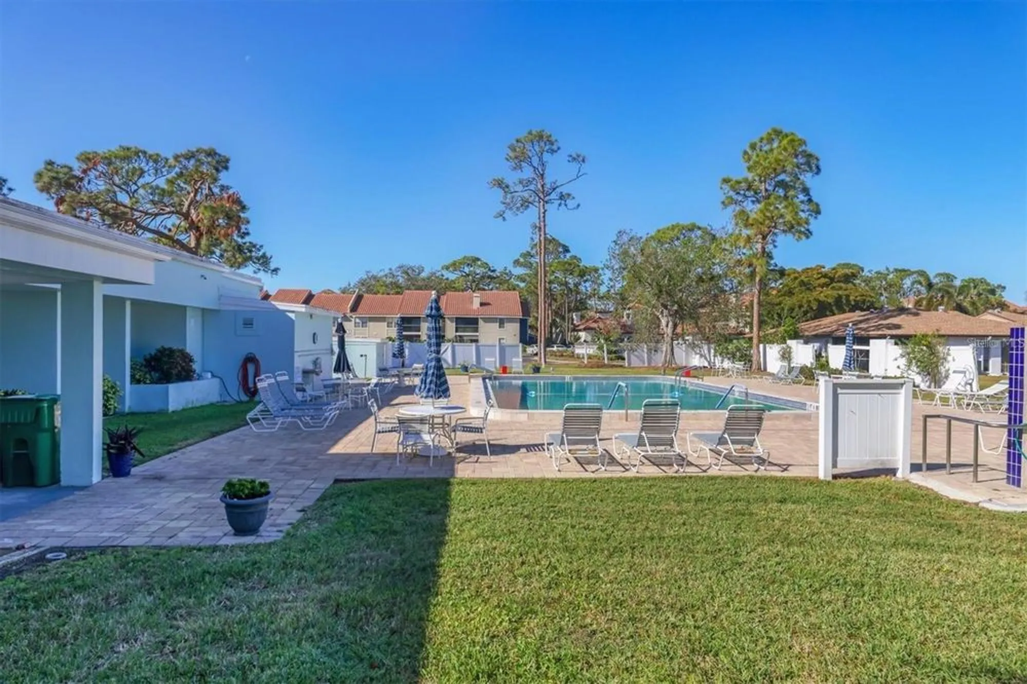 Property Slideshow image 5 of 51 | 3527 silver pine ct # 82, Sarasota, FL, 34231