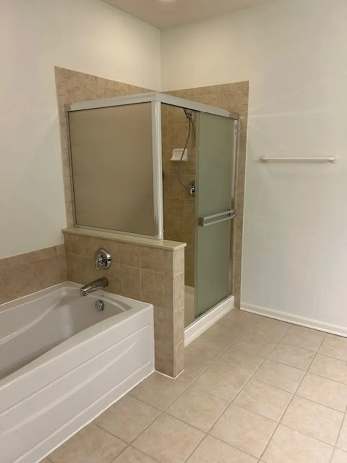 Property Slideshow image 14 of 22 | 2875 normandy cir, Naperville, IL, 60564