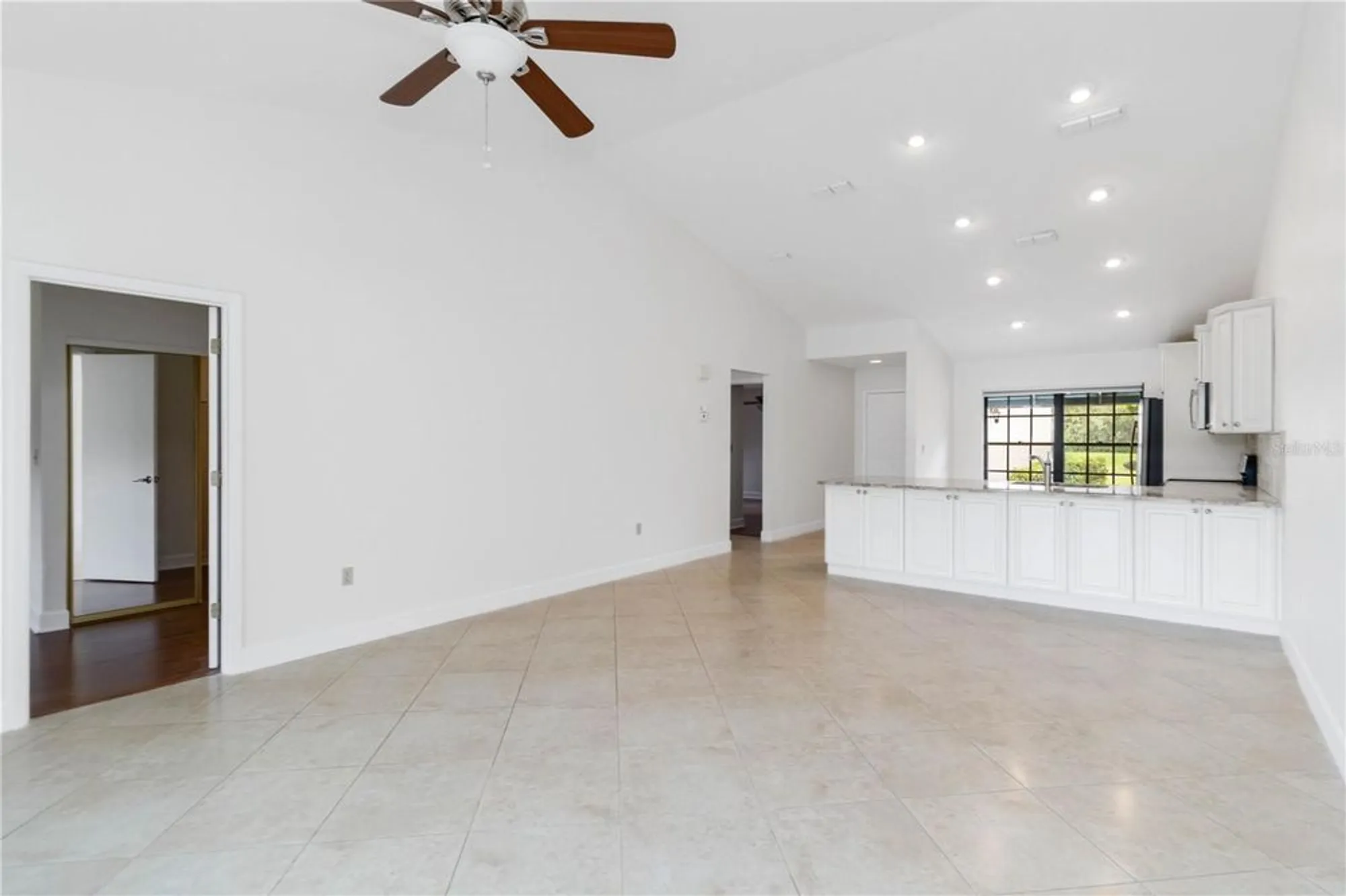 Property Slideshow image 9 of 60 | 6085 clubside dr, Sarasota, FL, 34243