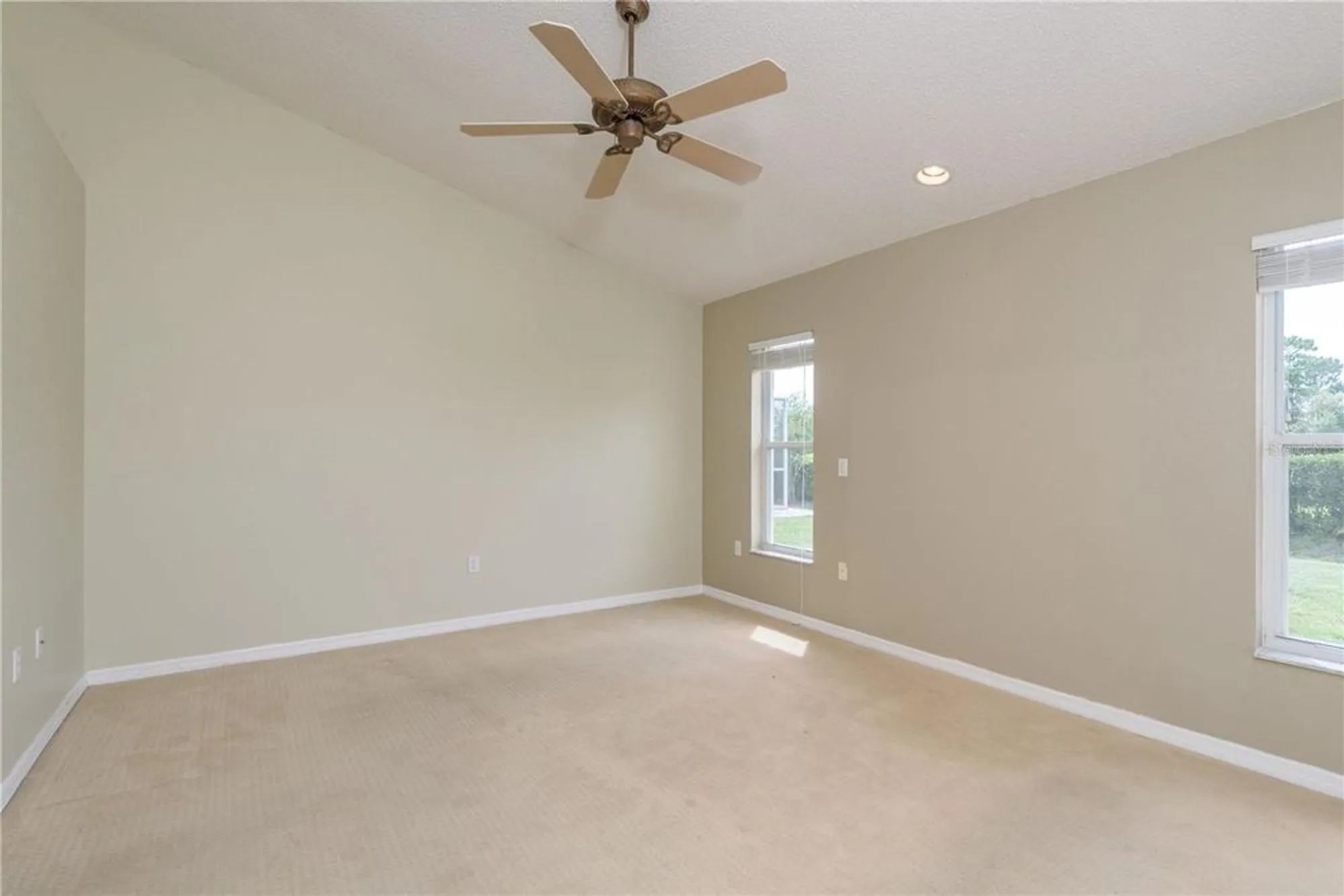 Property Slideshow image 13 of 38 | 9223 bonnie cove dr, Weeki Wachee, FL, 34613