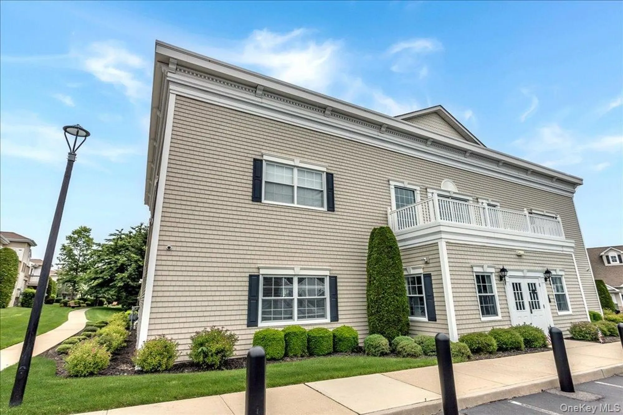 Property Slideshow image 16 of 20 | 802 willow ln uppr level, Valley Stream, NY, 11580