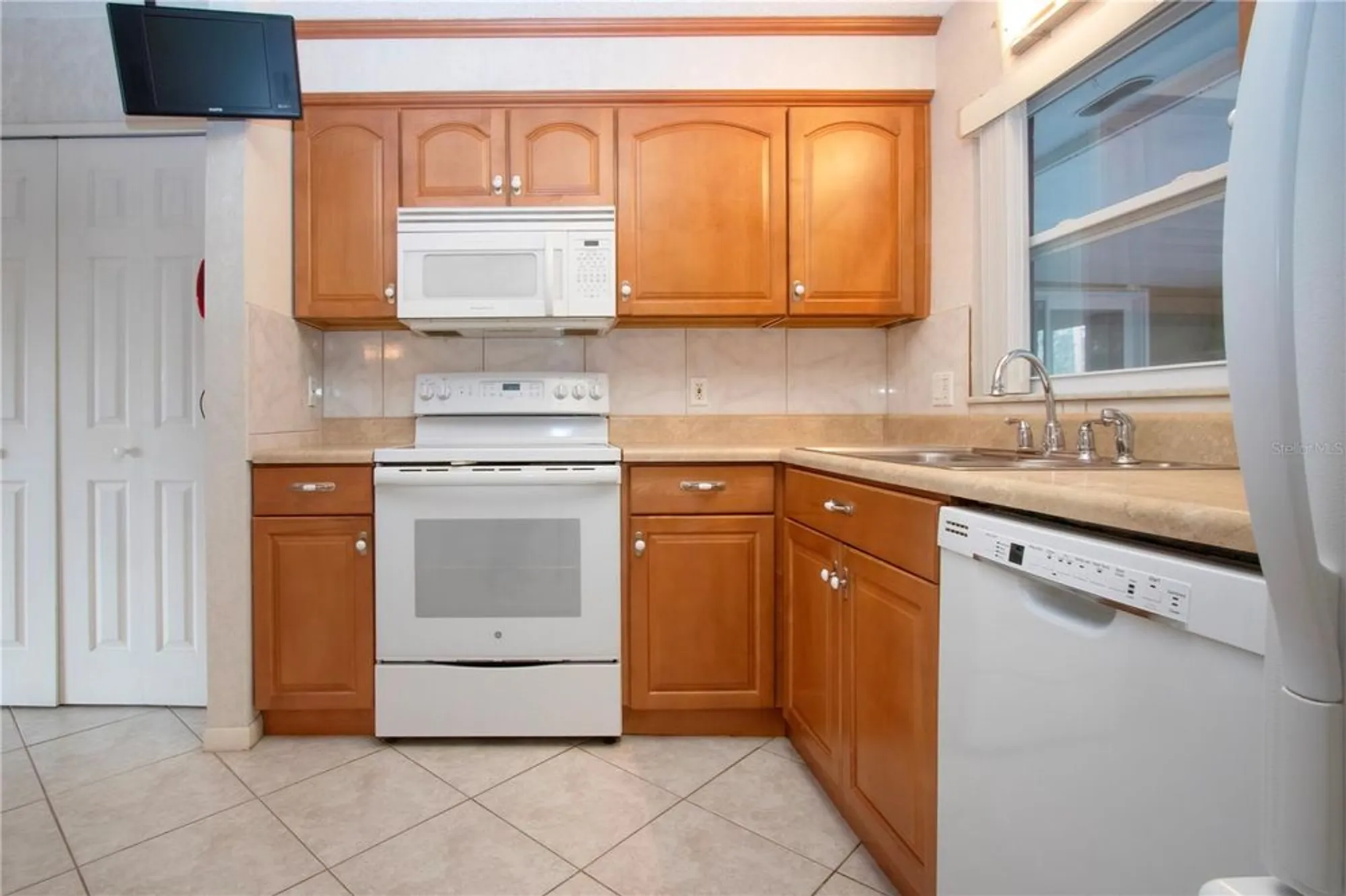 Property Slideshow image 14 of 37 | 1730 w del webb blvd, Sun City Center, FL, 33573