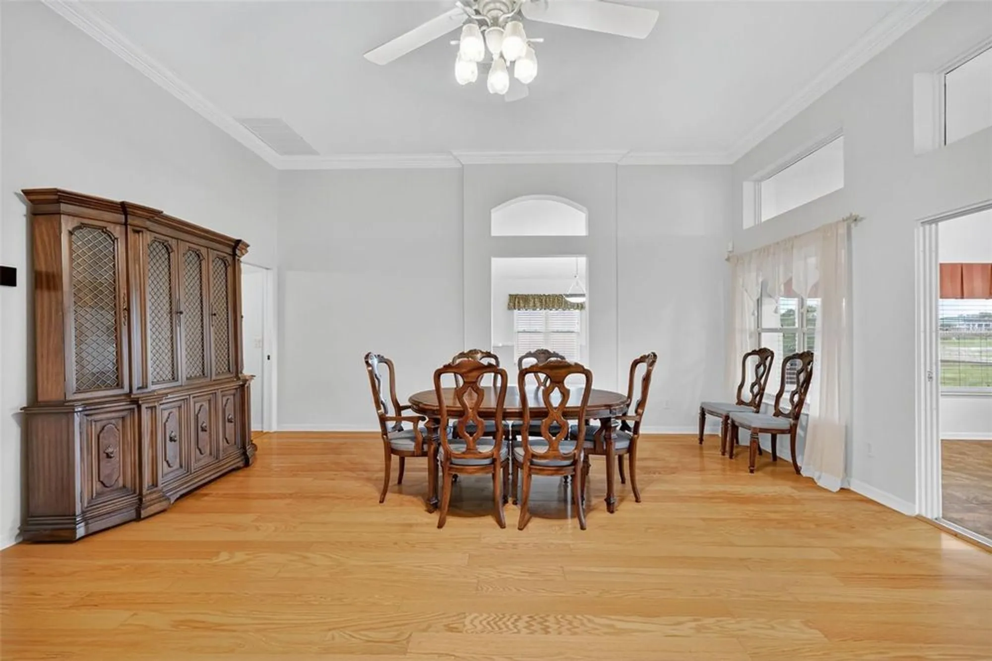 Property Slideshow image 10 of 41 | 4822 sawgrass lake cir, Leesburg, FL, 34748