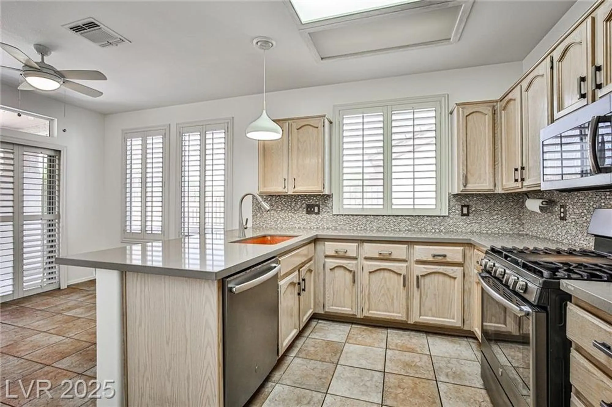 Property Slideshow image 7 of 18 | 433 piute valley ct, Henderson, NV, 89012