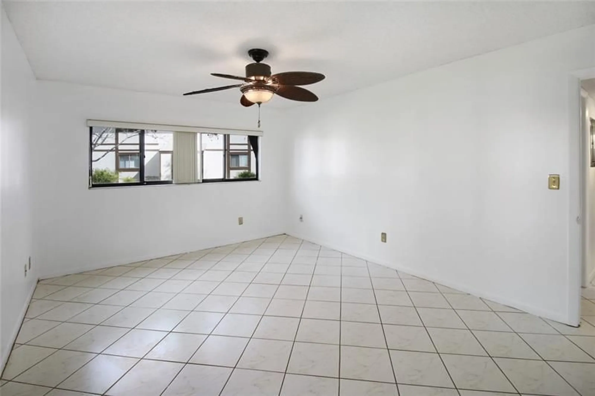 Property Slideshow image 13 of 19 | 9926 s belfort cir # 106, Tamarac, FL, 33321