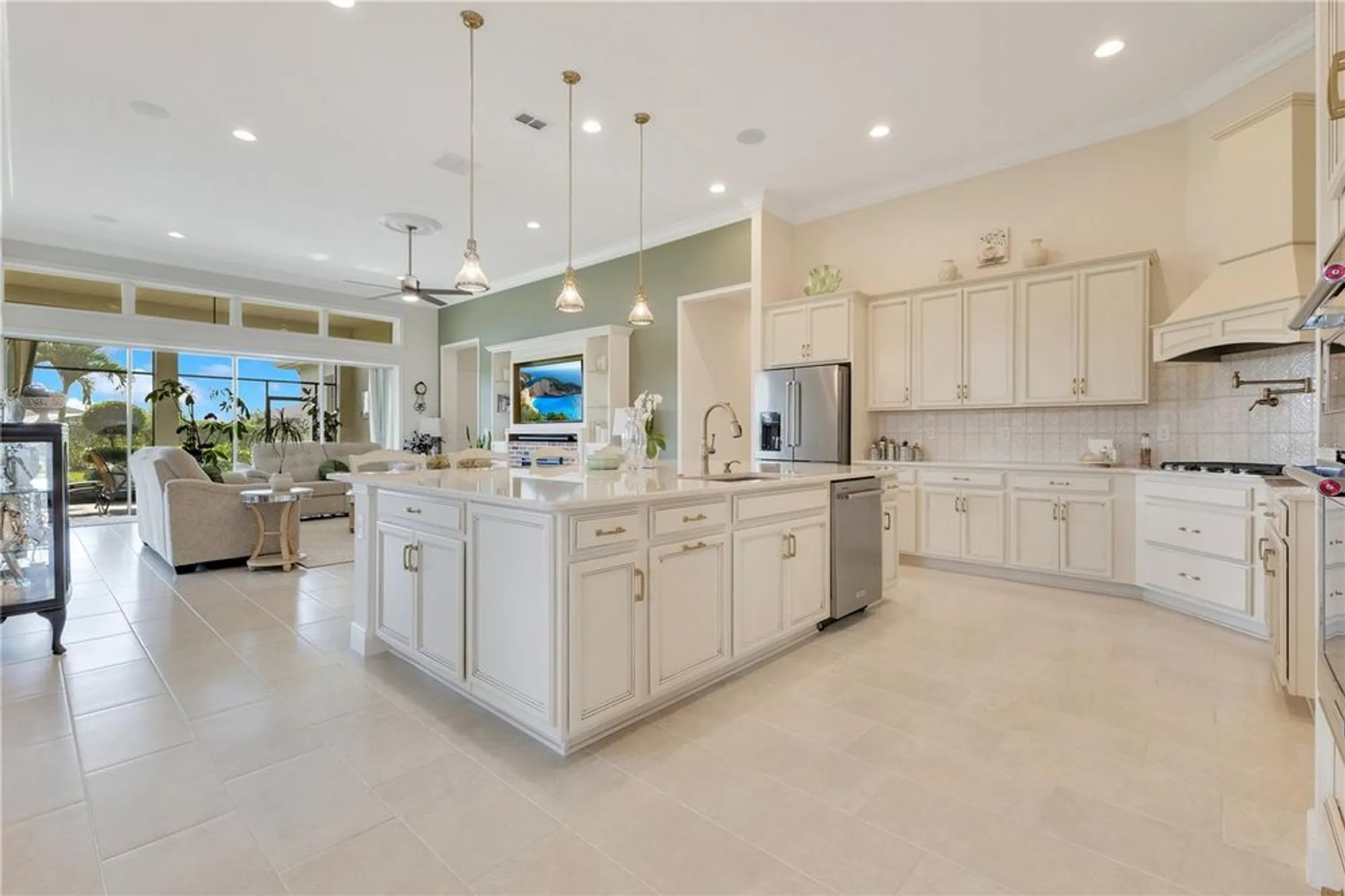 Property Slideshow image 8 of 77 | 2672 meadowedge loop, Saint Cloud, FL, 34772