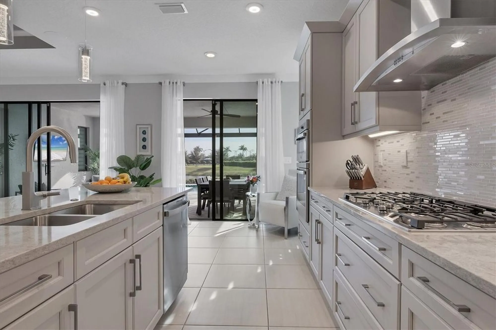 Property Slideshow image 13 of 60 | 4947 surfside cir, Bradenton, FL, 34211