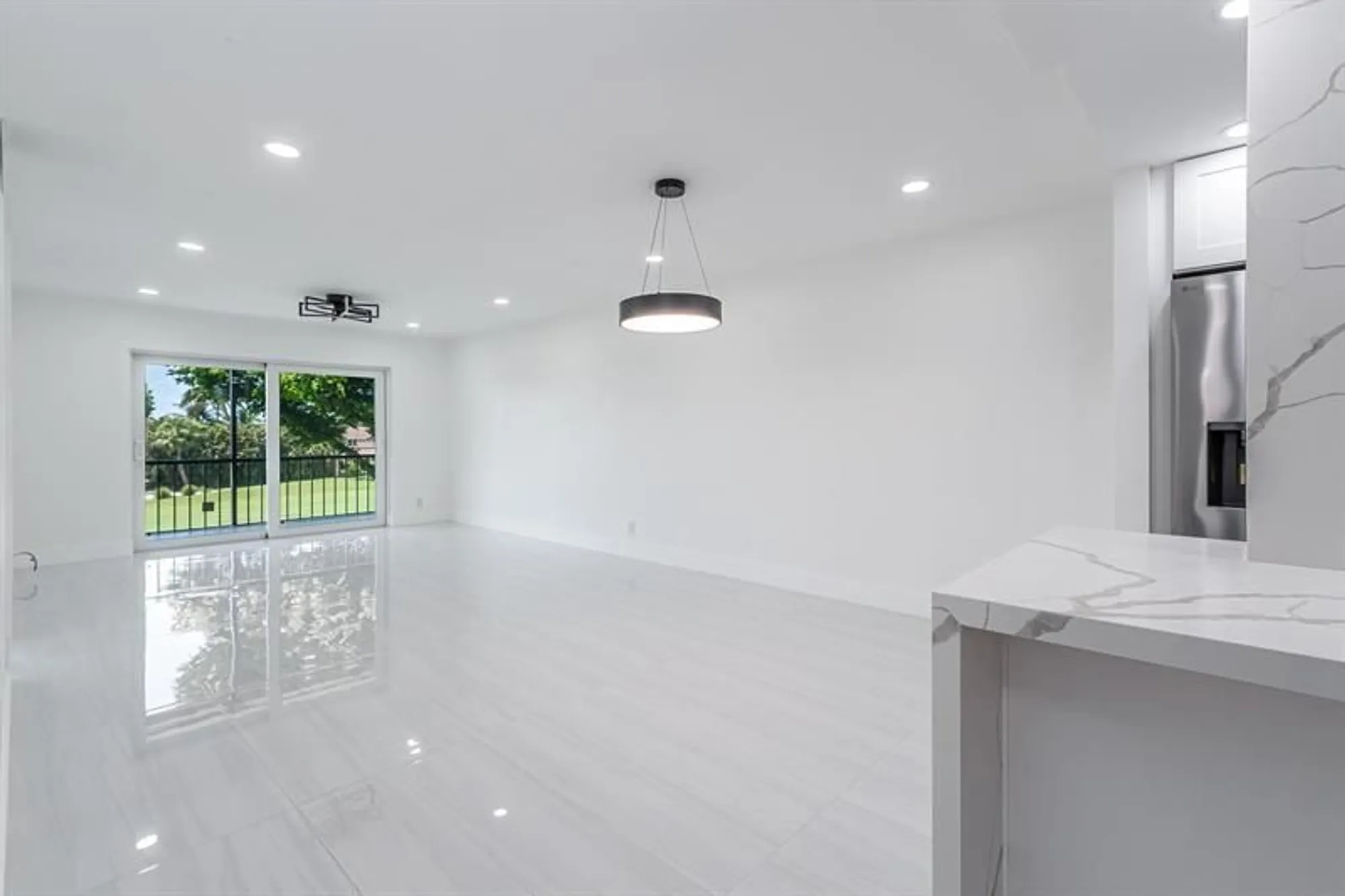 Property Slideshow image 19 of 61 | 9811 n hollybrook lake dr 308, Pembroke Pines, FL, 33025