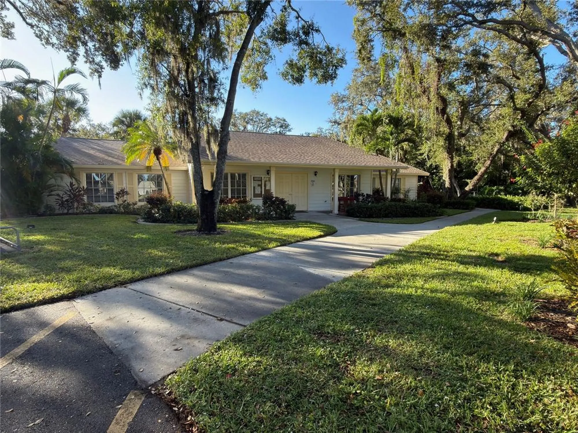 Property Slideshow image 20 of 23 | 4001 oakhurst dr 3119, Sarasota, FL, 34233