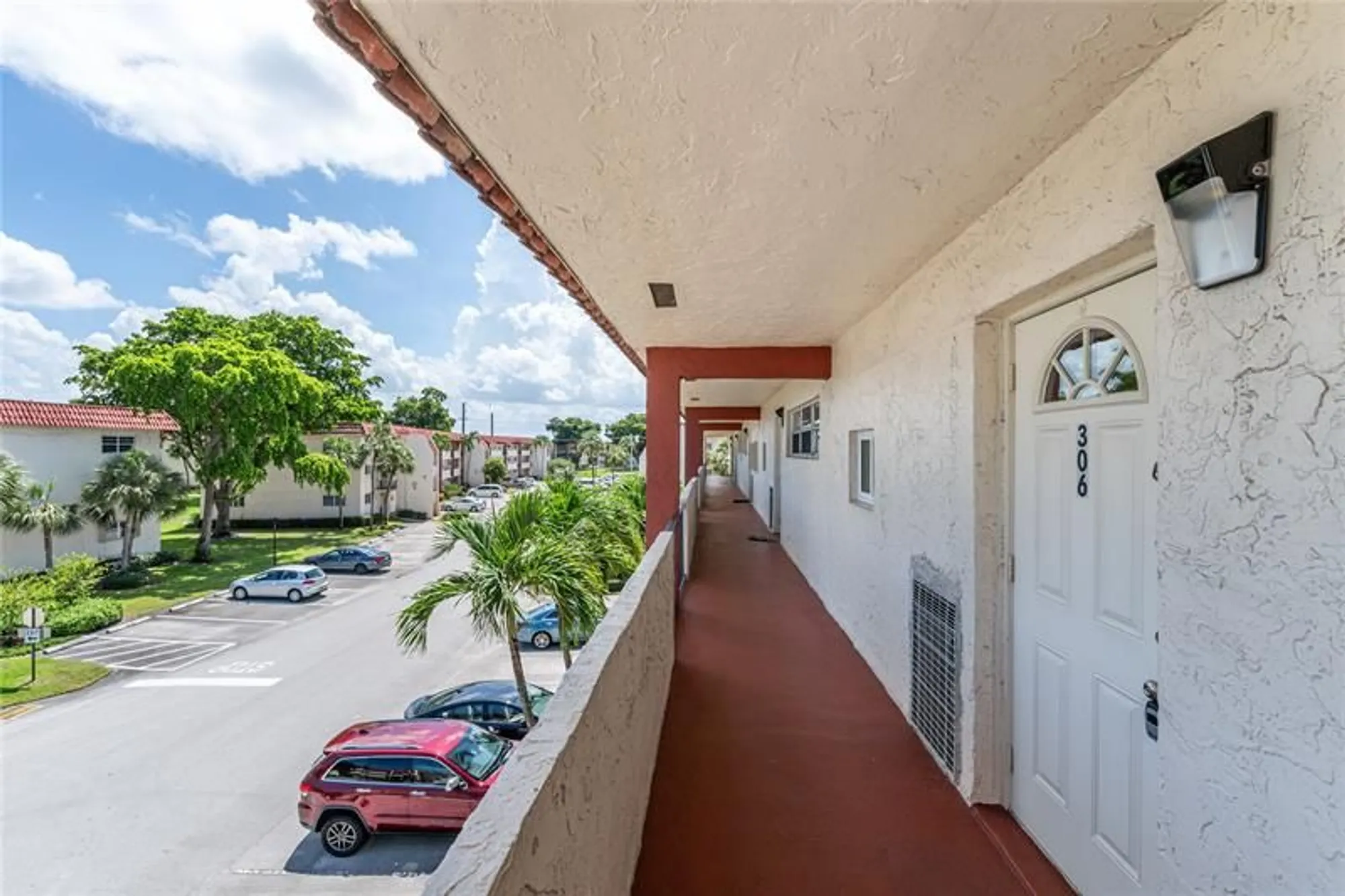 Property Slideshow image 18 of 53 | 671 s hollybrook dr 306, Pembroke Pines, FL, 33025