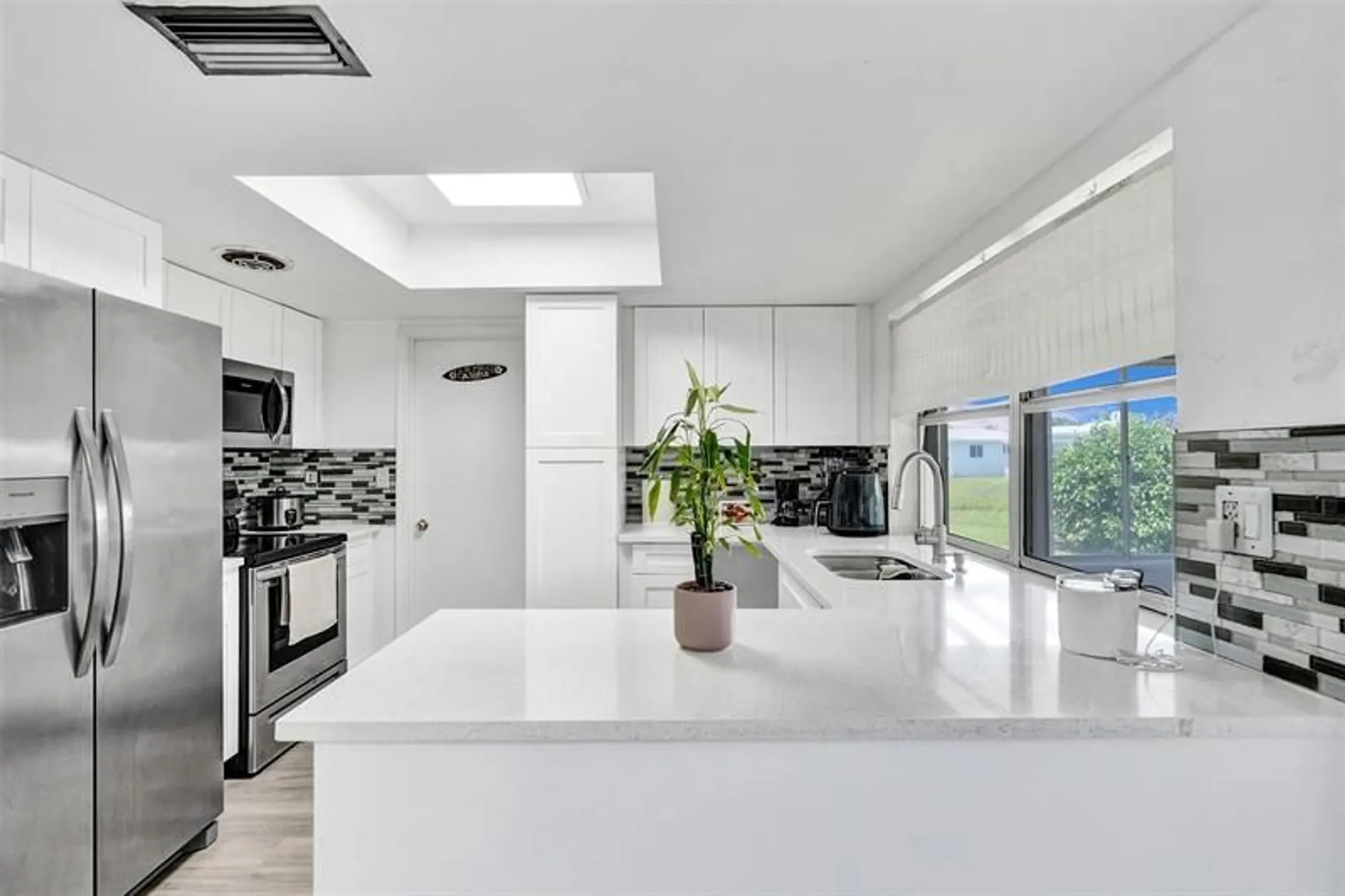 Property Slideshow image 5 of 17 | 6755 nw 15th st, Margate, FL, 33063