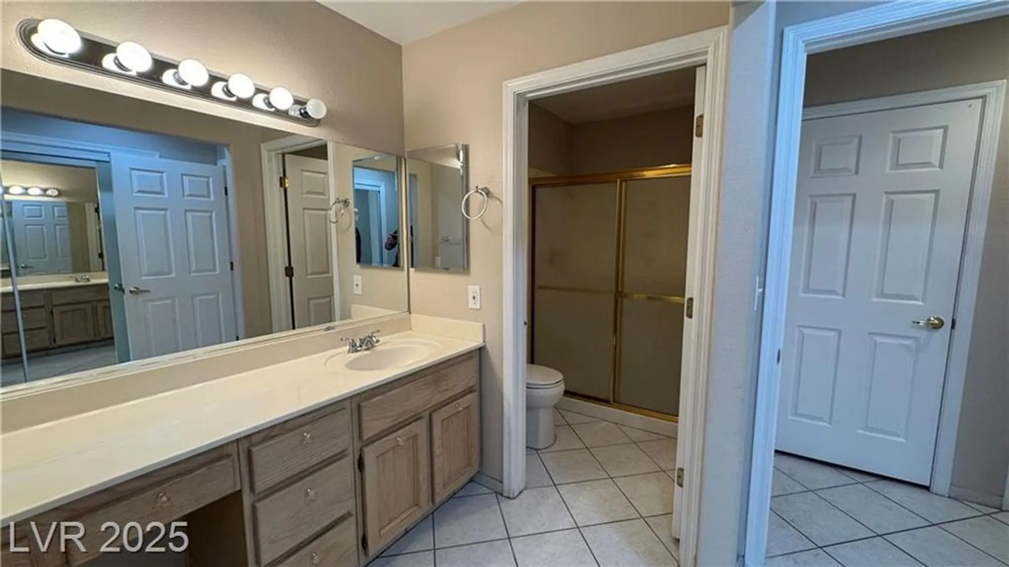 Property Slideshow image 15 of 27 | 2202 spring water dr, Las Vegas, NV, 89134