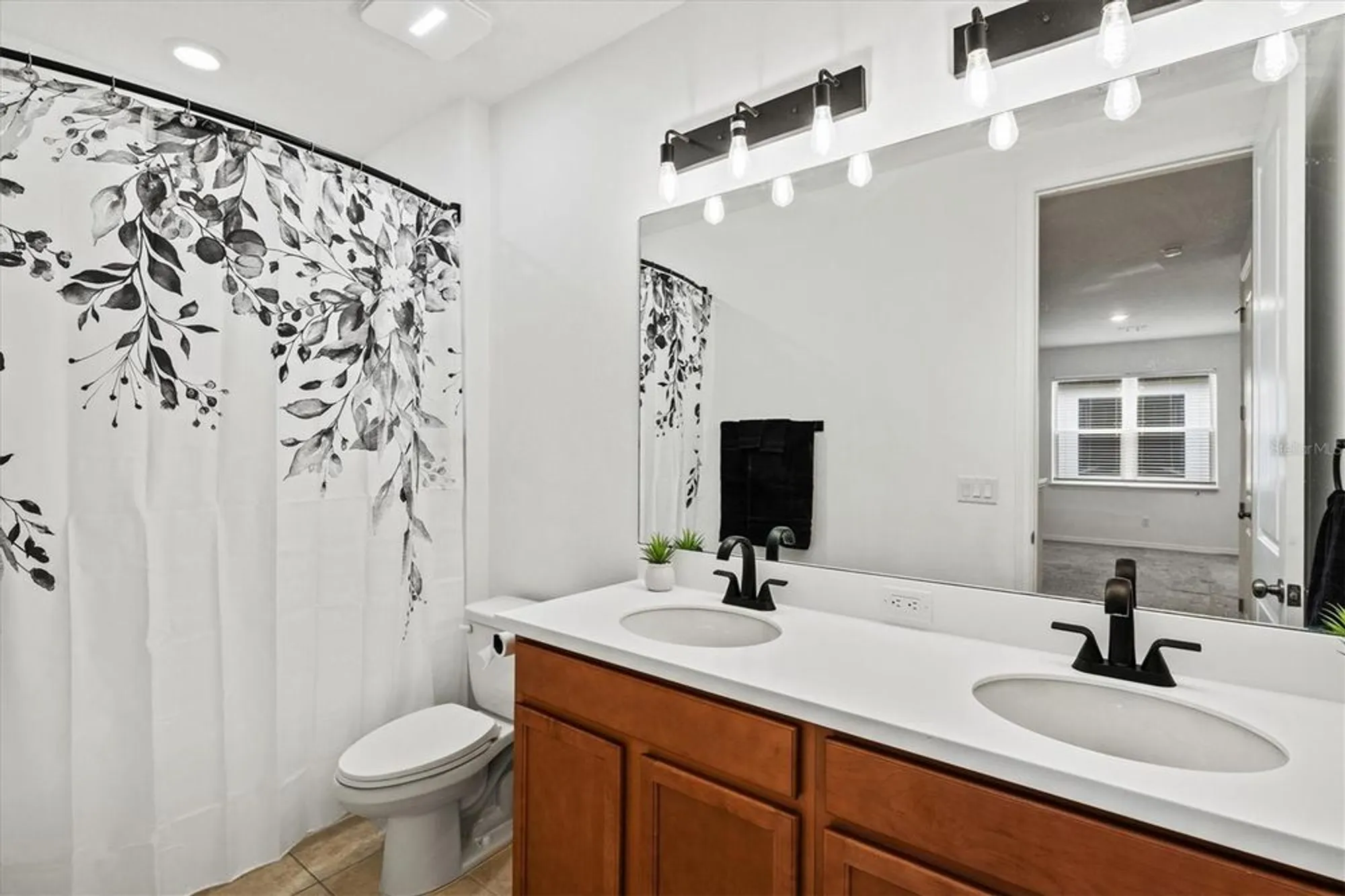 Property Slideshow image 49 of 95 | 5458 summit gln, Bradenton, FL, 34203