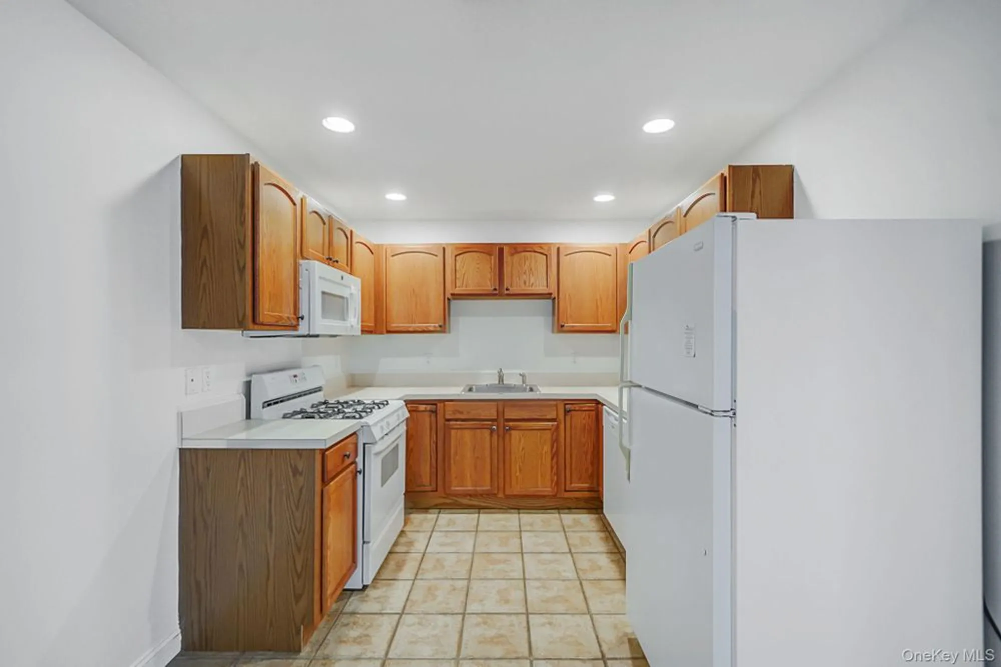 Property Slideshow image 4 of 29 | 1126 savoy dr, Melville, NY, 11747