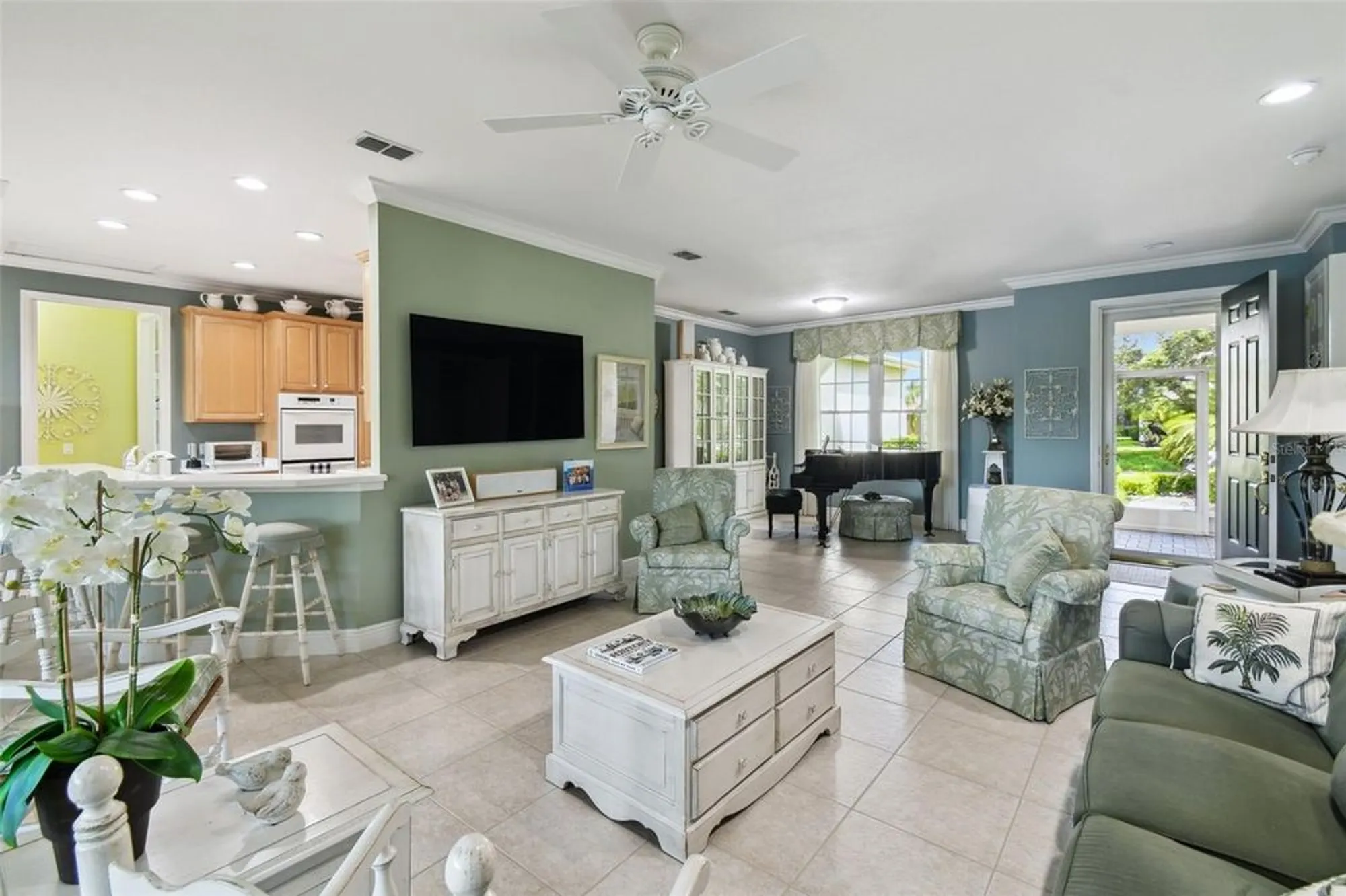 Property Slideshow image 7 of 61 | 201 largo dr, Kissimmee, FL, 34759
