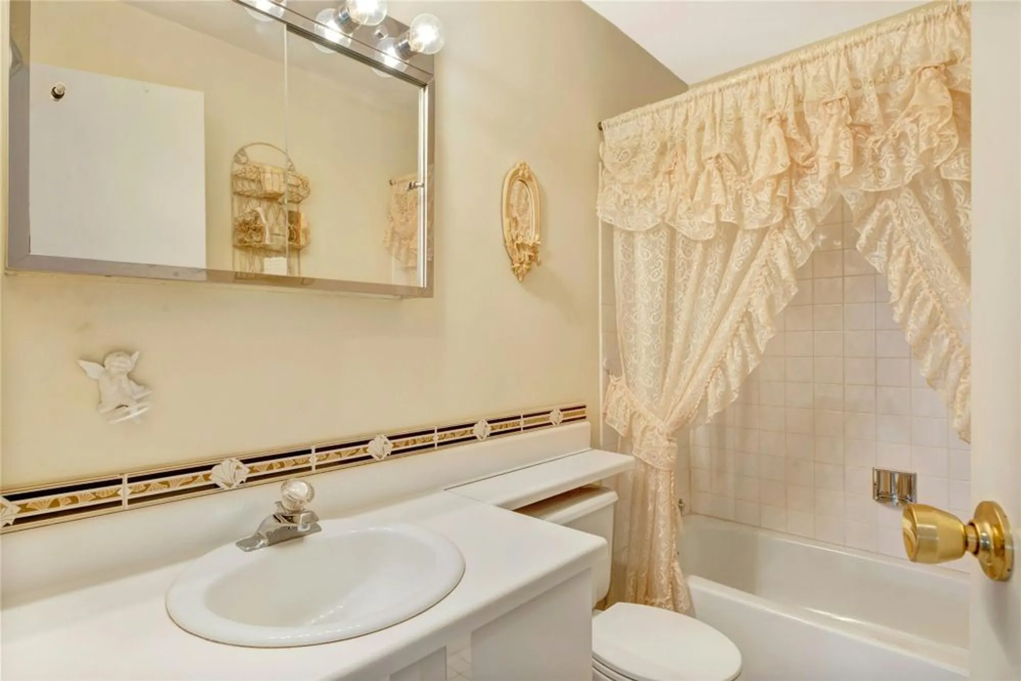 Property Slideshow image 20 of 25 | 107 e midland pond ct, Moriches, NY, 11955