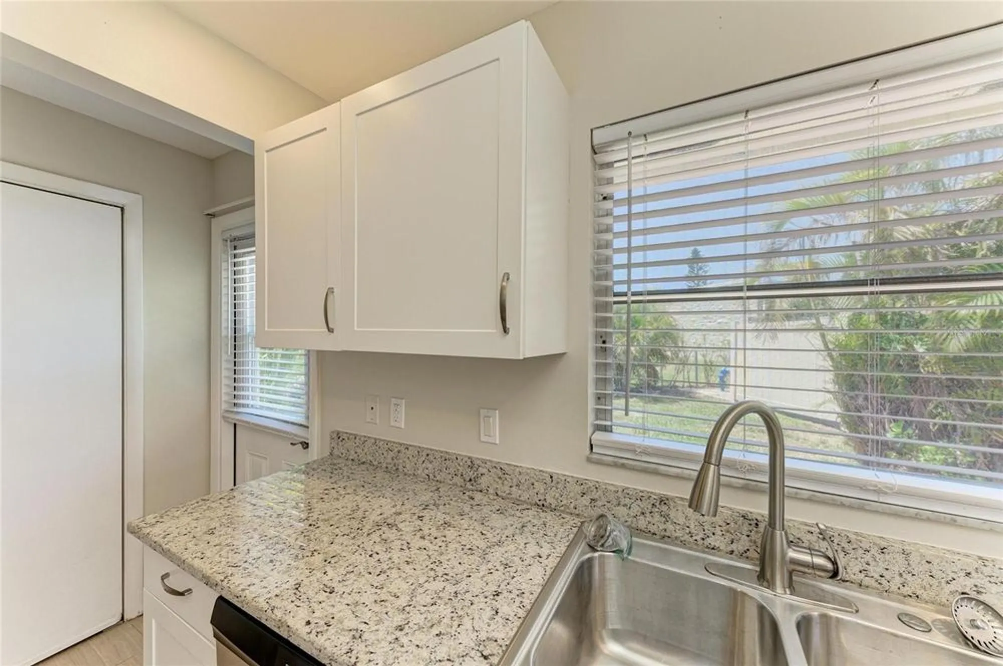 Property Slideshow image 13 of 34 | 2121 pueblo cir # v6, Sarasota, FL, 34231