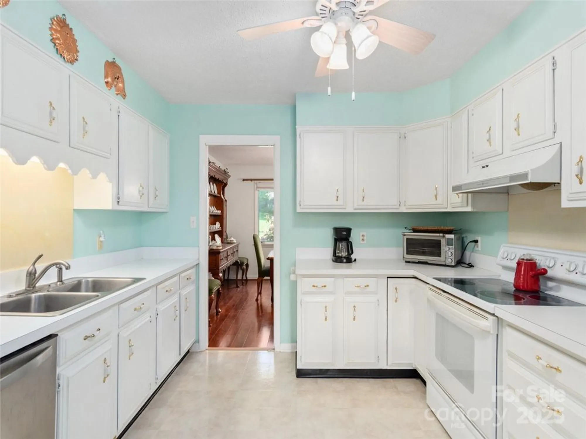 Property Slideshow image 10 of 26 | 514 crowfields ln, Asheville, NC, 28803