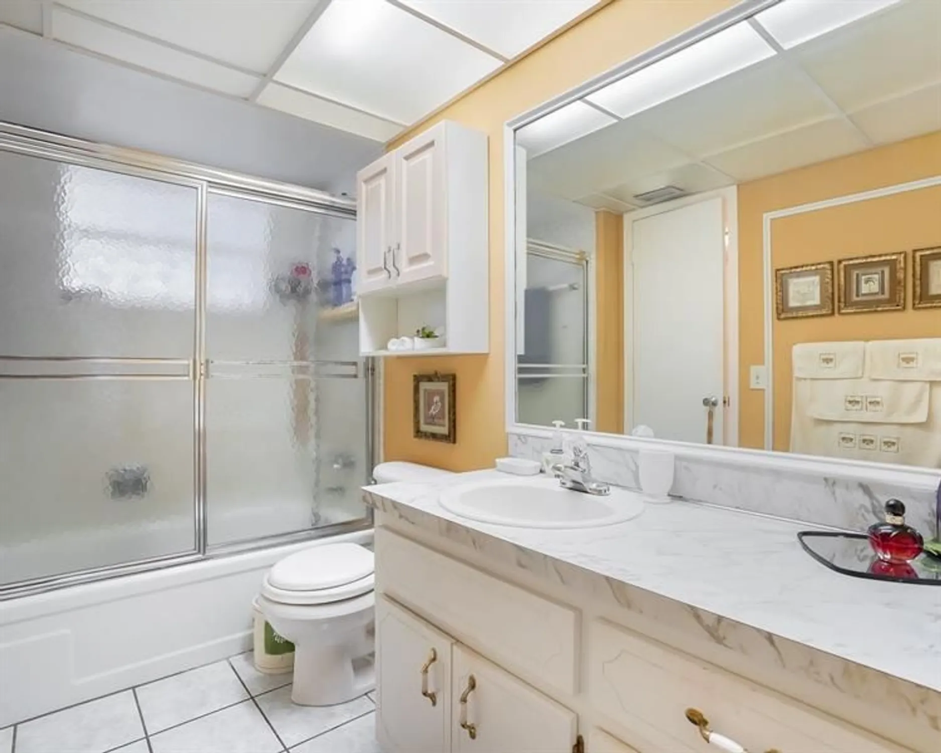 Property Slideshow image 12 of 15 | 2881 nw 47th ter 406, Lauderdale Lakes, FL, 33313