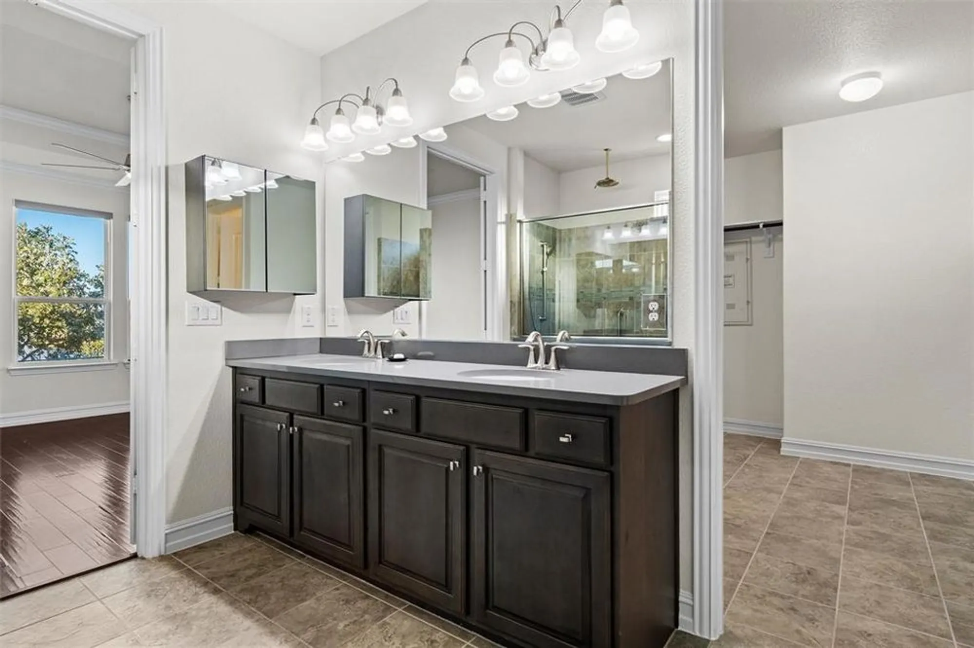 Property Slideshow image 13 of 38 | 2112 vista creek dr, Frisco, TX, 75036