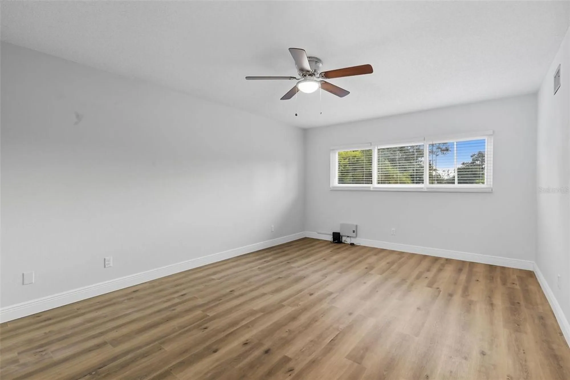 Property Slideshow image 21 of 28 | 2351 irish ln 21, Clearwater, FL, 33763