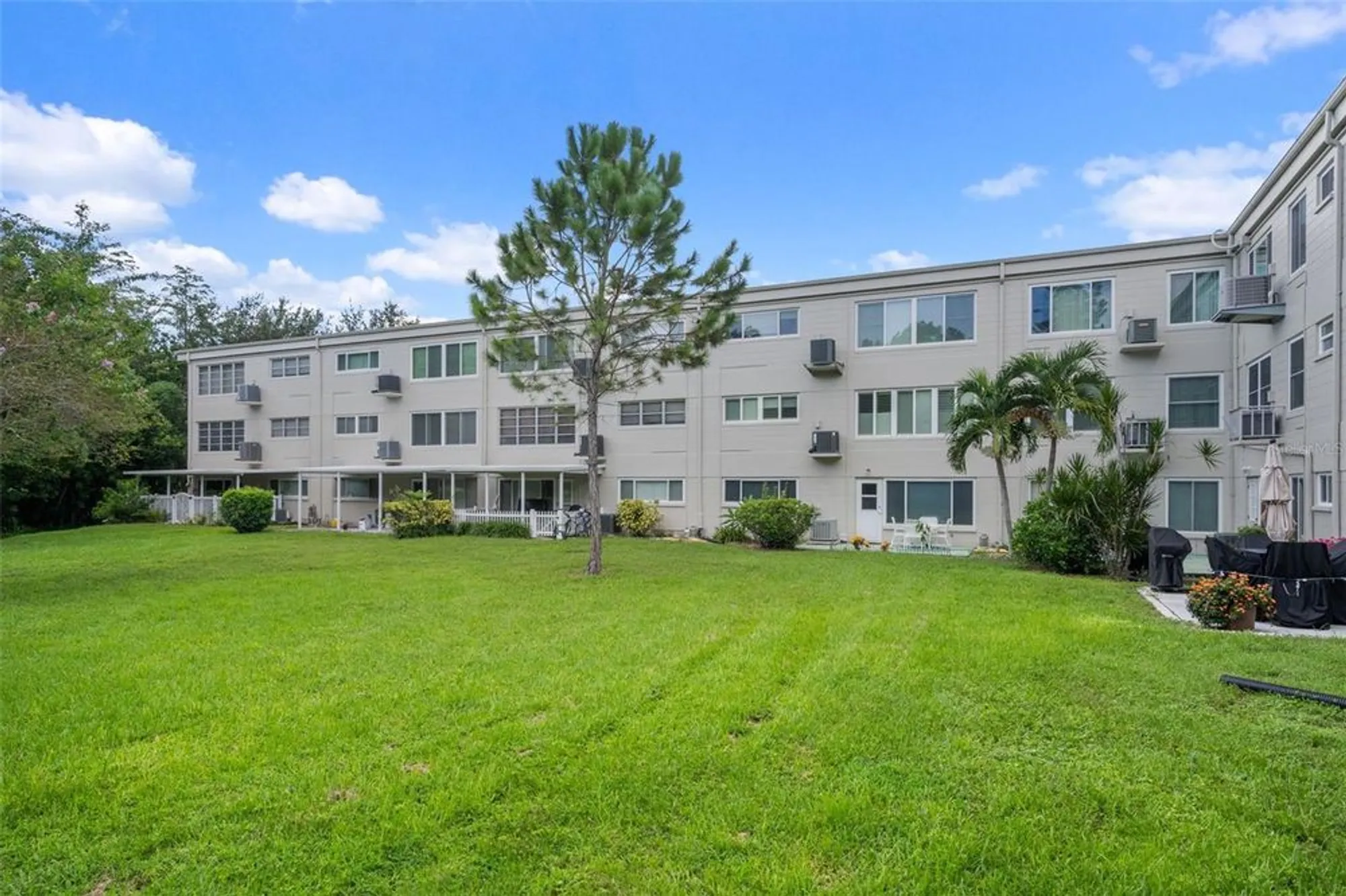 Property Slideshow image 5 of 61 | 2440 world parkway blvd 38, Clearwater, FL, 33763